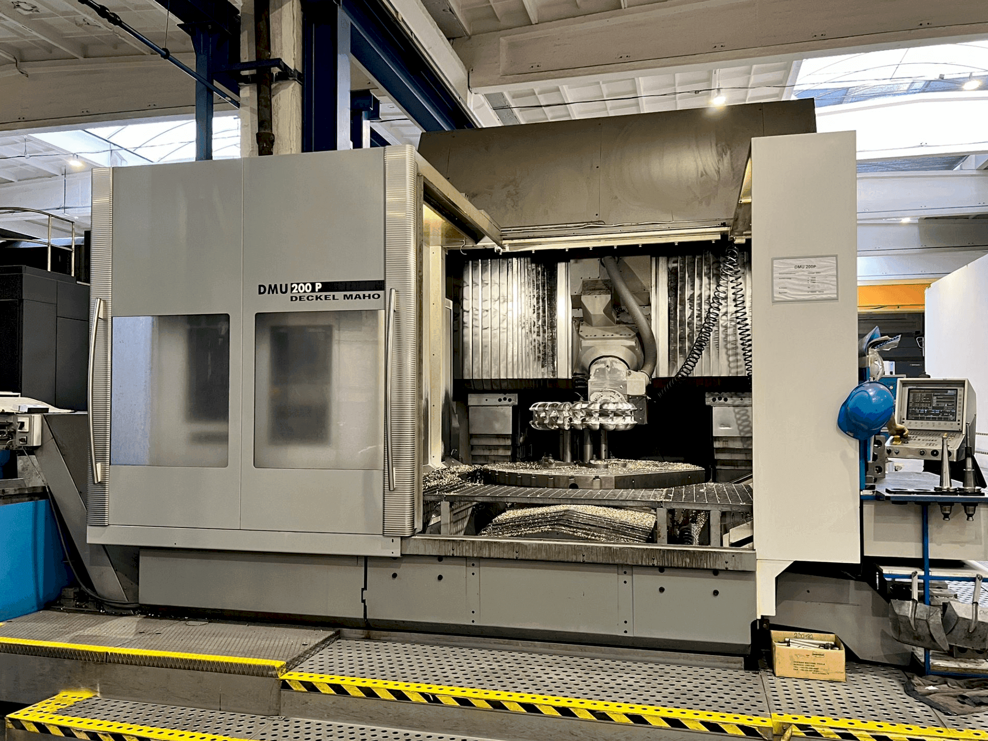 Mašīnas DECKEL MAHO DMU 200P  pretskats
