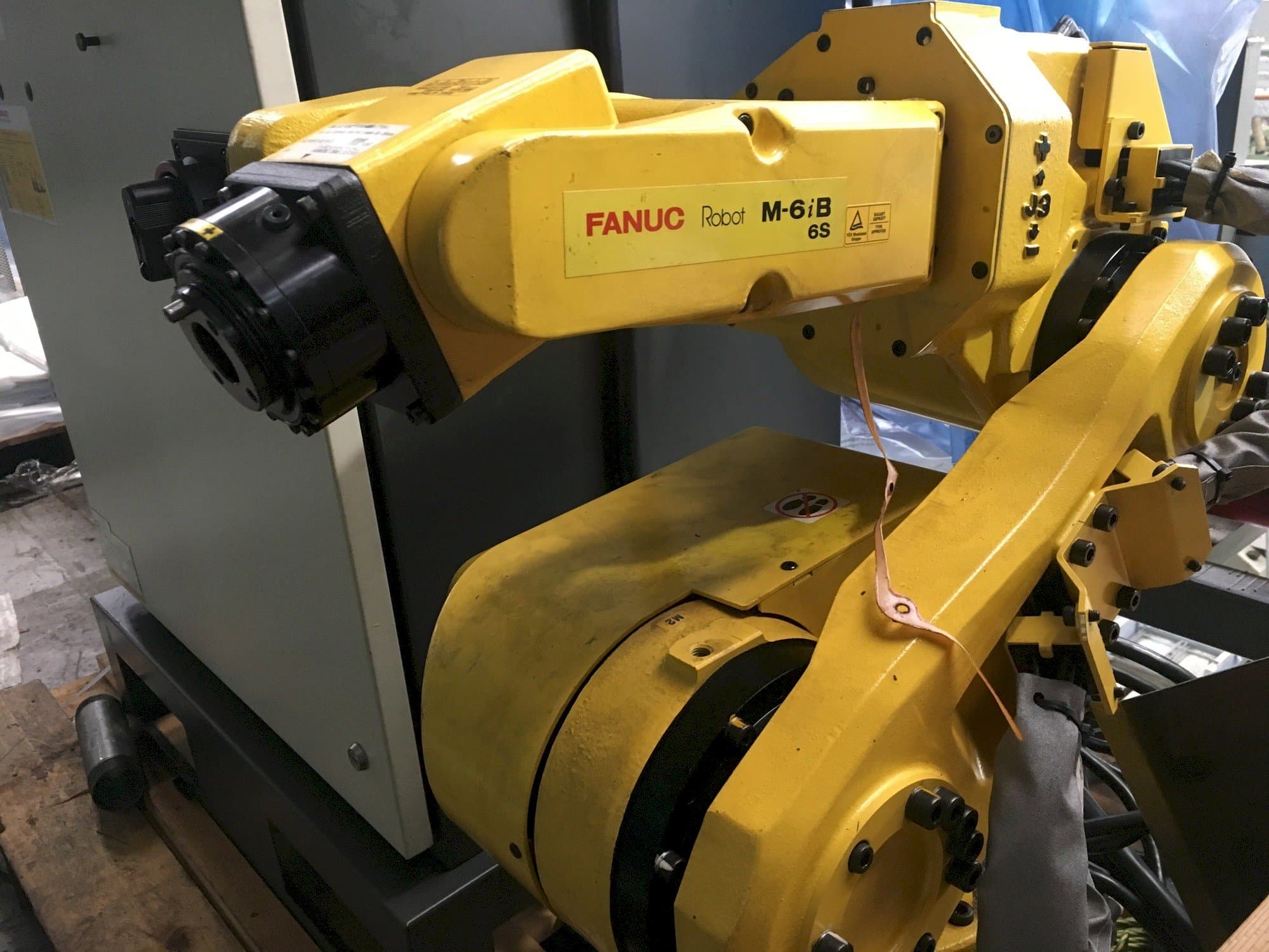 Mašīnas FANUC M-6iB 6S  pretskats