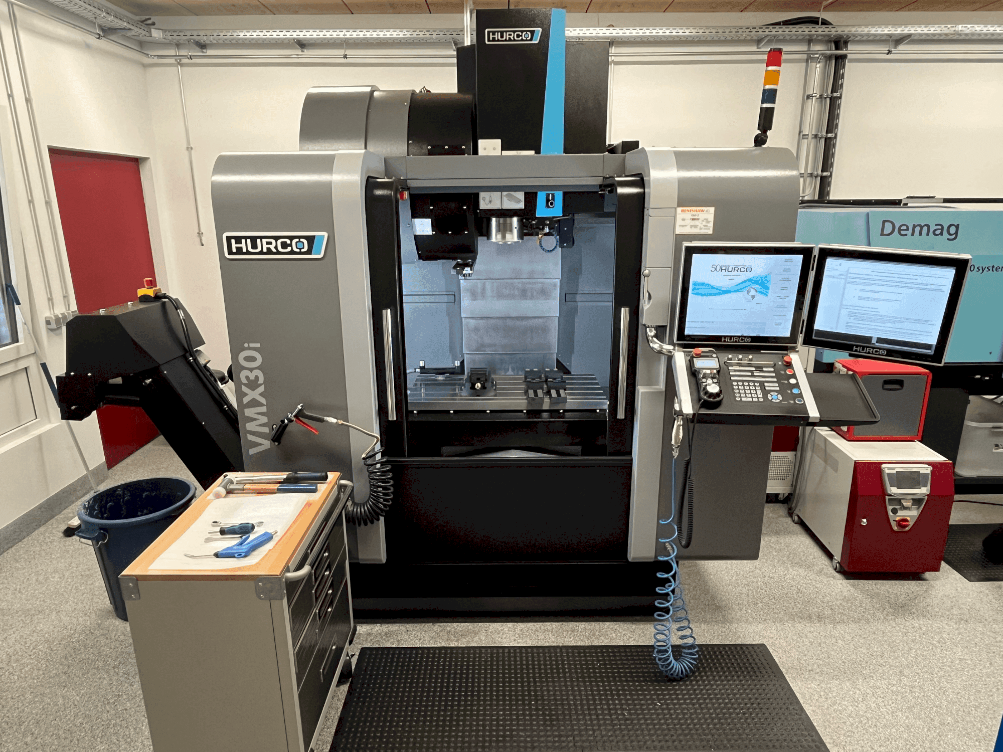 Mašīnas Hurco VMX30i  pretskats