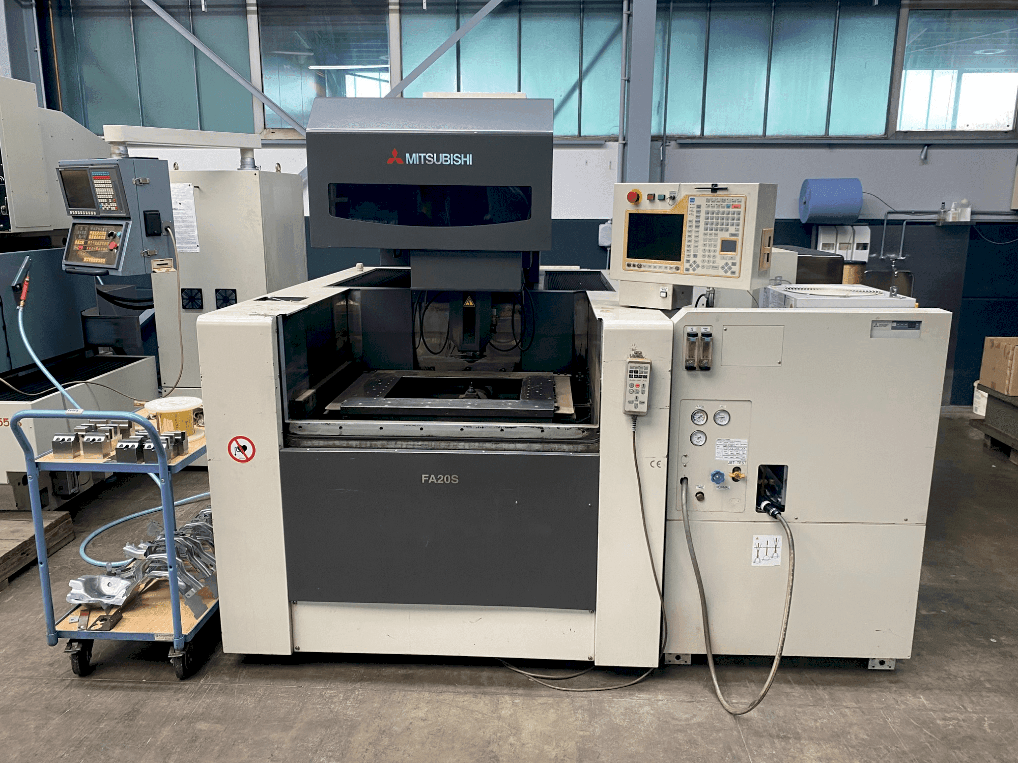 Mašīnas Mitsubishi FA 20 SM  pretskats