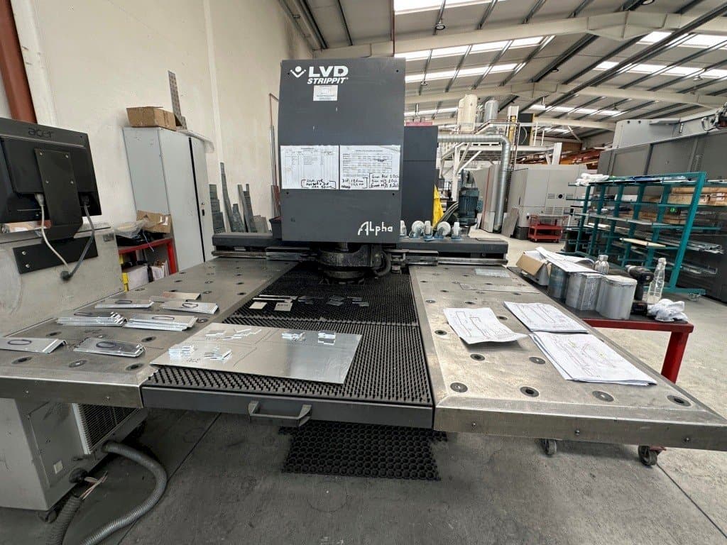 Mašīnas LVD Alpha 1212TK  pretskats