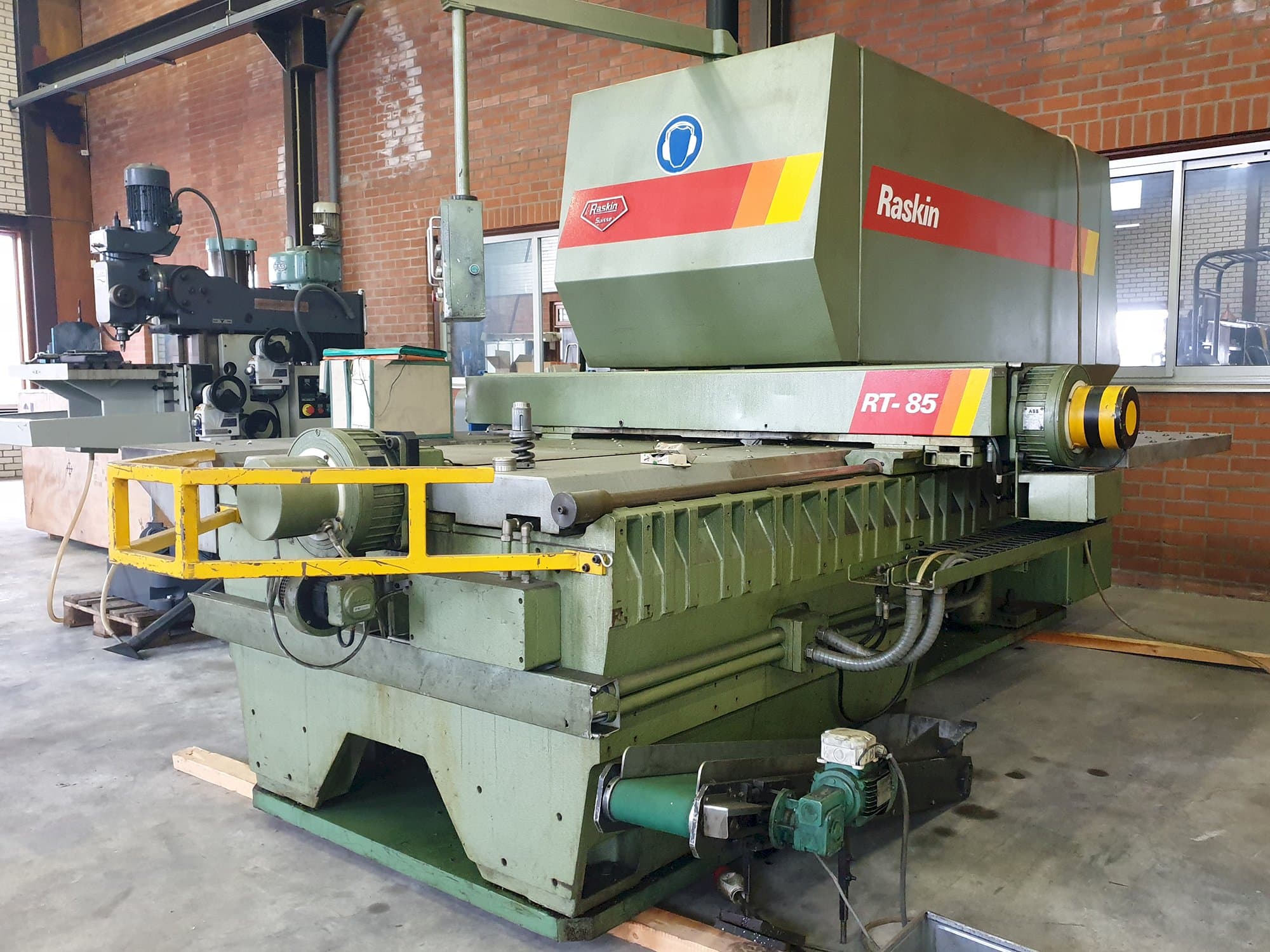 Mašīnas Raskin skats RT-85 no labās puses