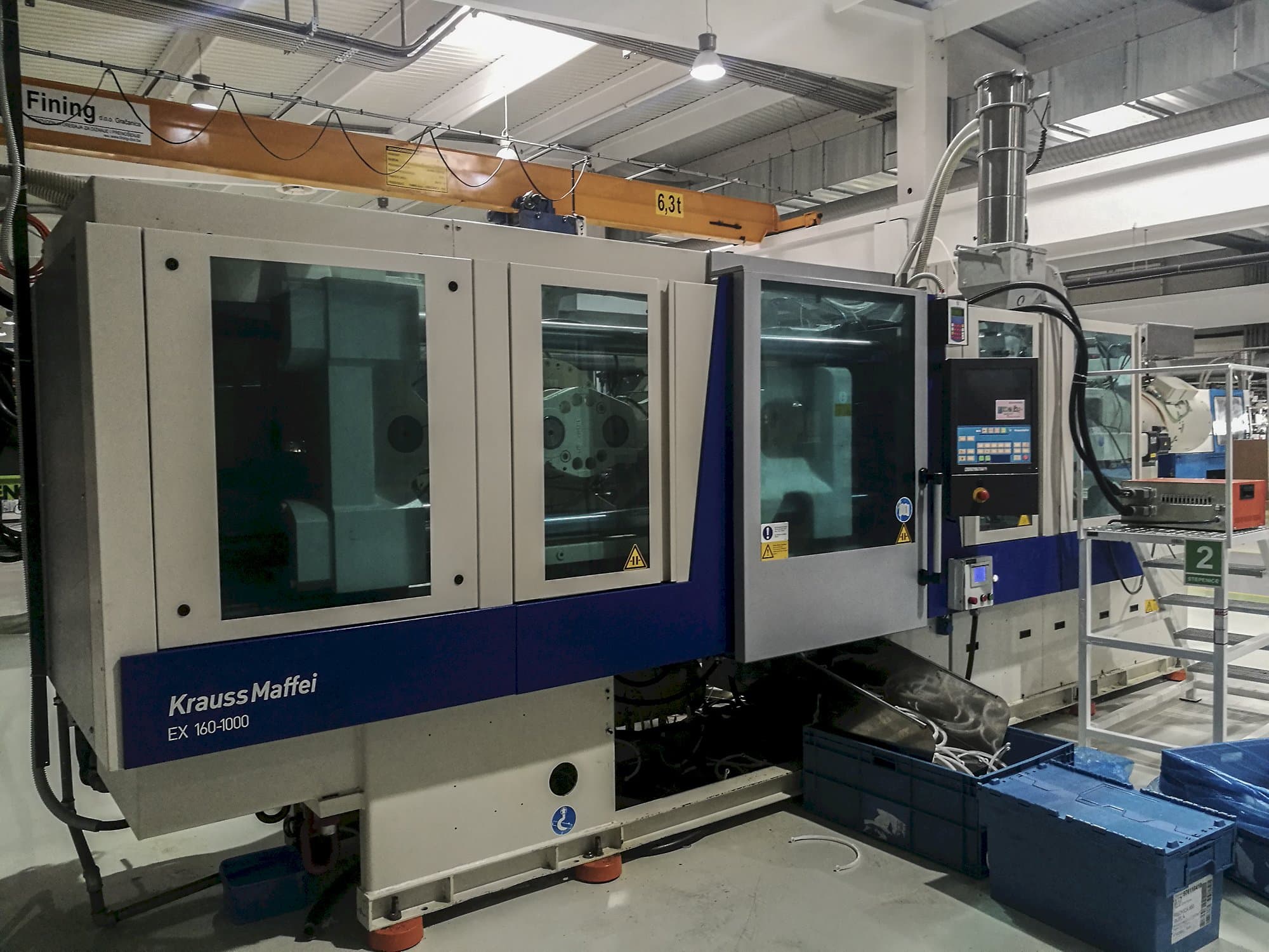 Mašīnas Krauss Maffei 160-1000 EX skats  no kreisās puses