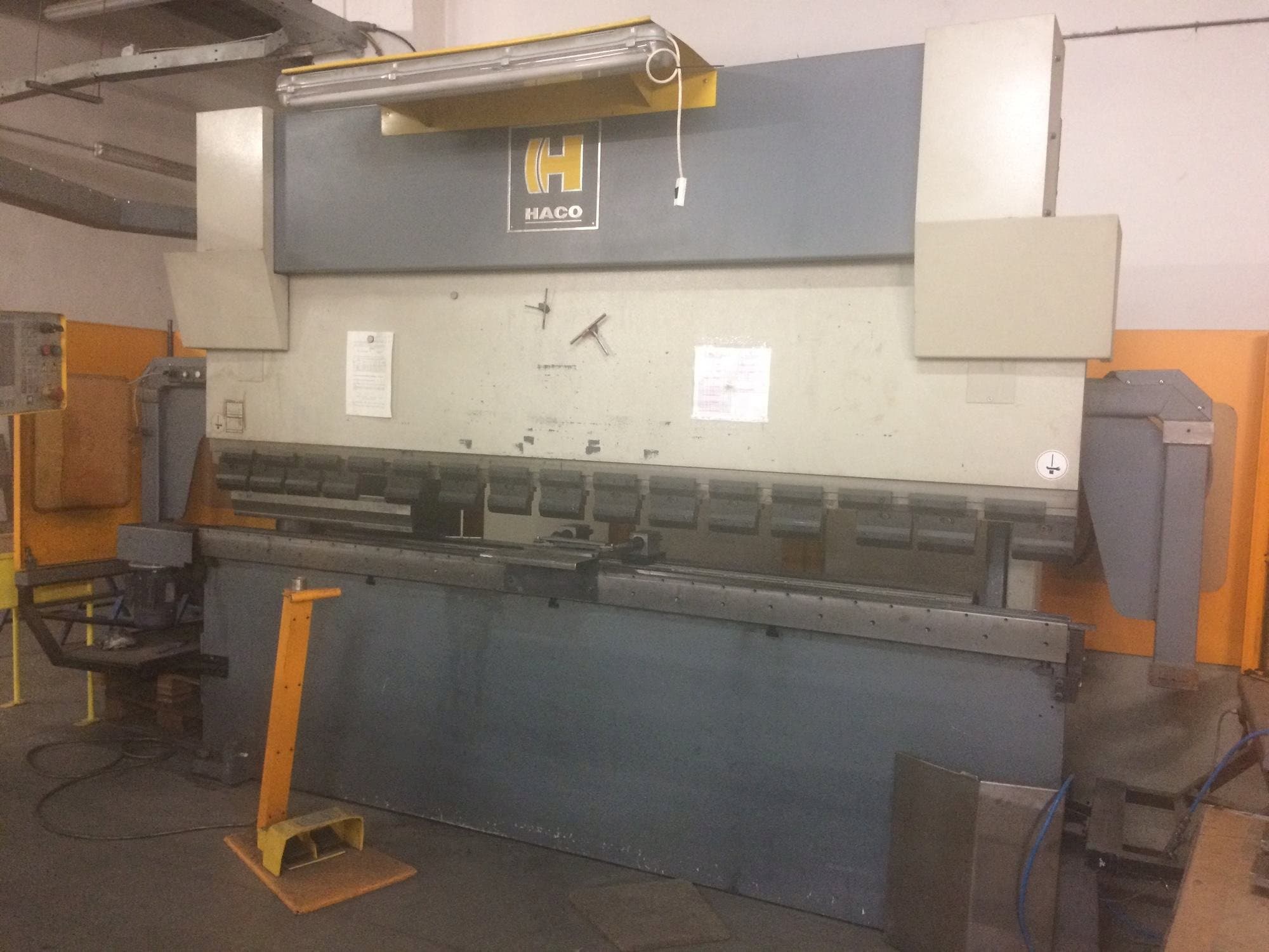 Mašīnas HACO EMR 30150  pretskats