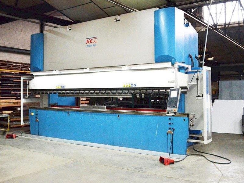 Mašīnas Axial SYNCRO 356  pretskats