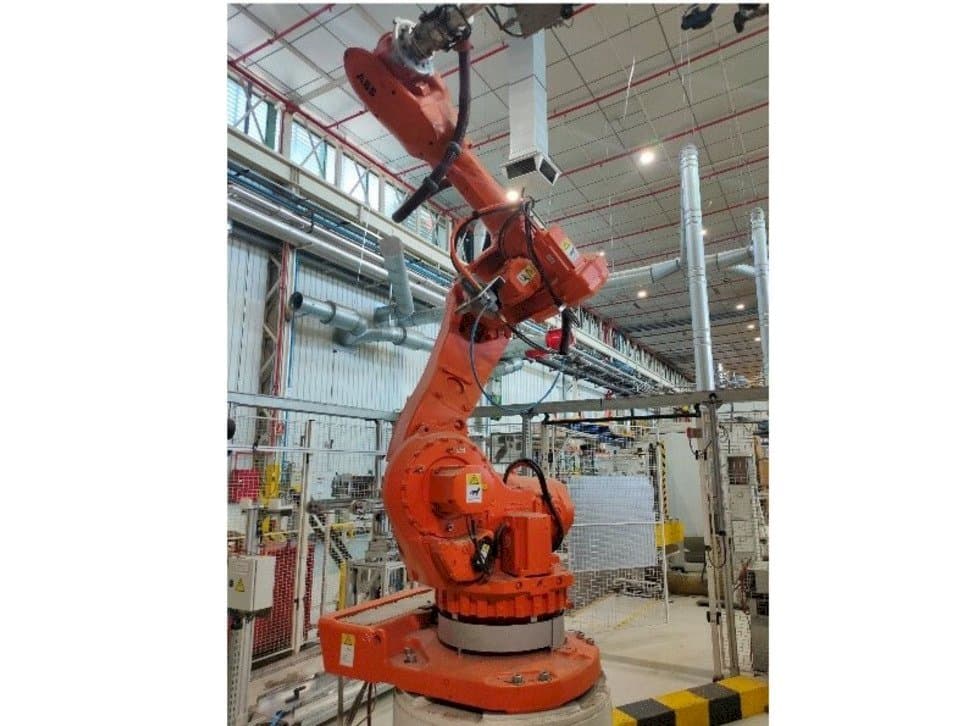 Mašīnas ABB IRB 6600-175/2.55 kreisās malas  skats