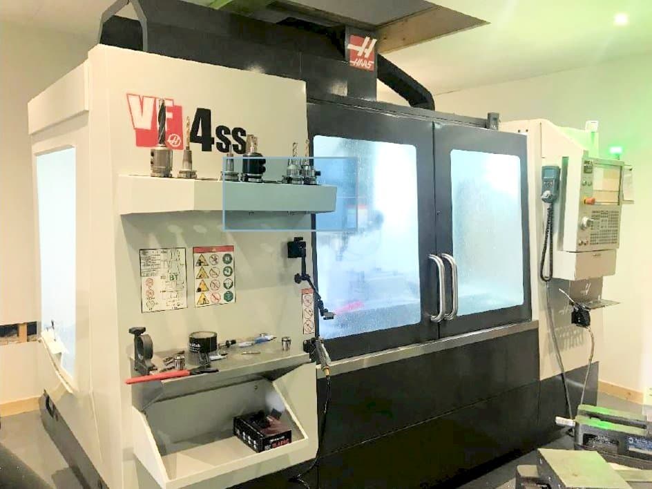 Mašīnas HAAS VF-4SS  pretskats