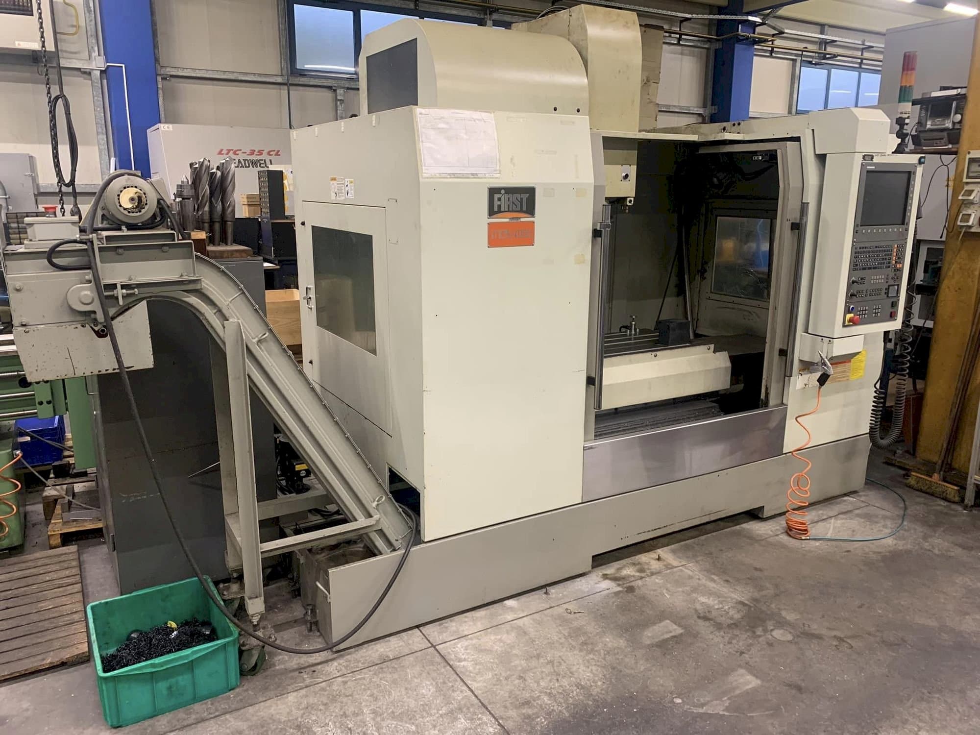 Mašīnas FIRST MCV 1000  pretskats