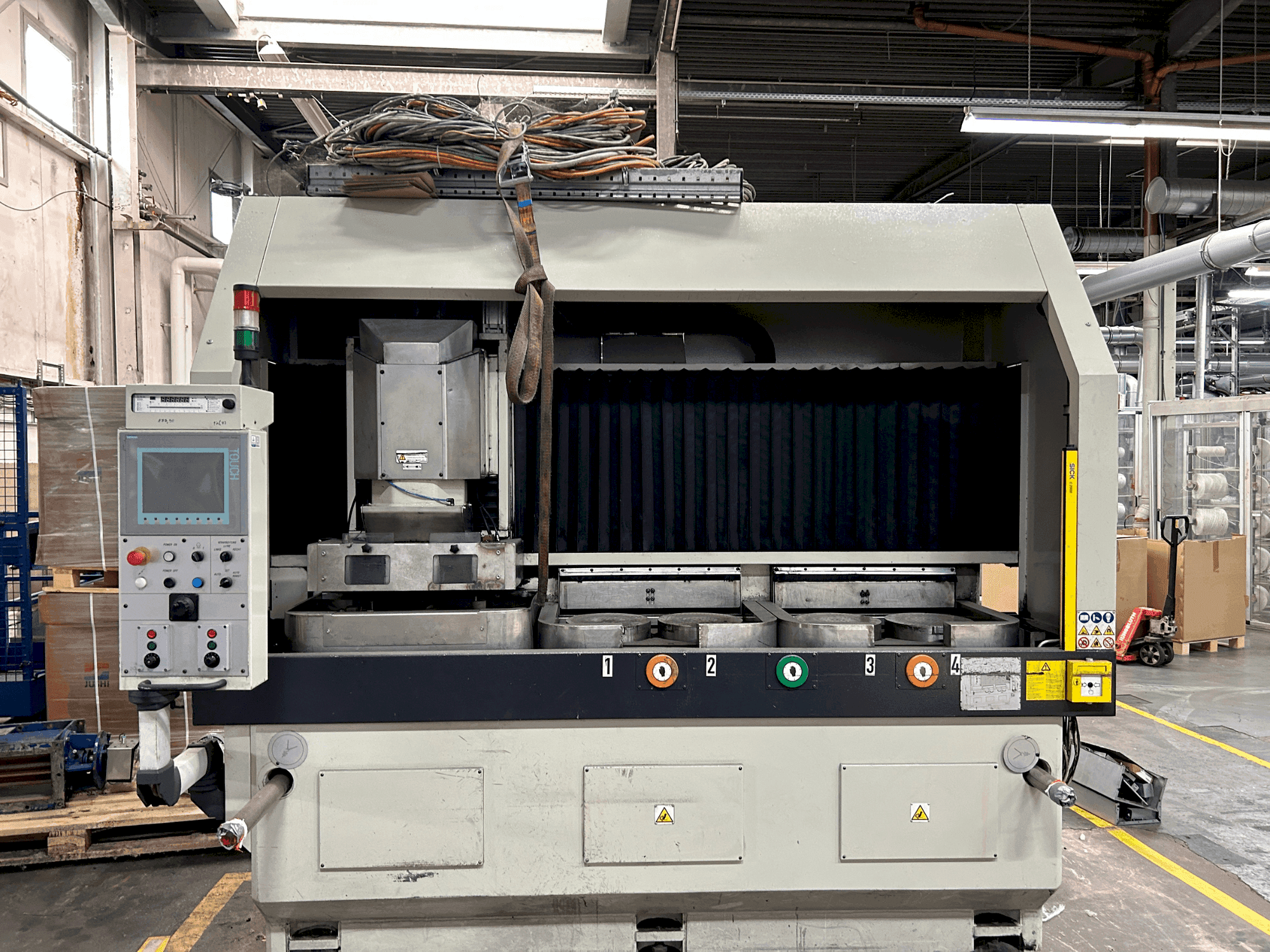 Mašīnas Lodi VHP 300 4T CN  pretskats