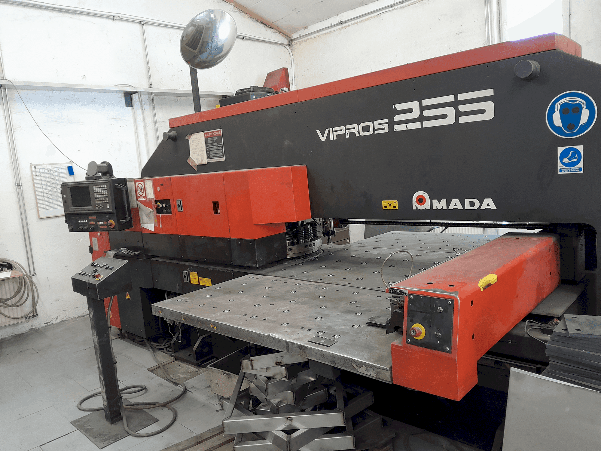 Mašīnas AMADA Vipros 255  pretskats