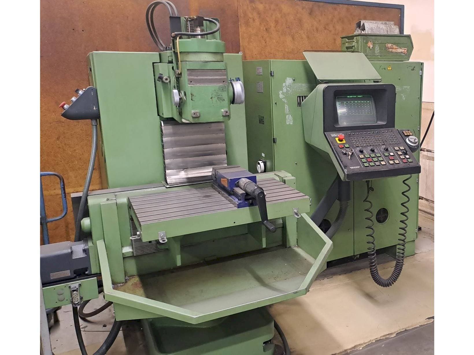 Mašīnas DECKEL FP3NC  pretskats