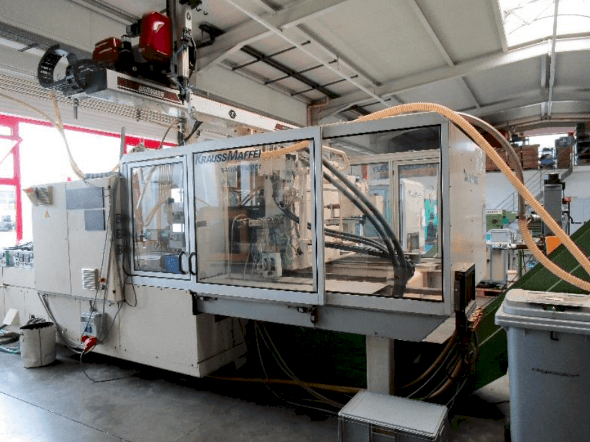 Mašīnas Krauss Maffei 300-1400 C1  pretskats