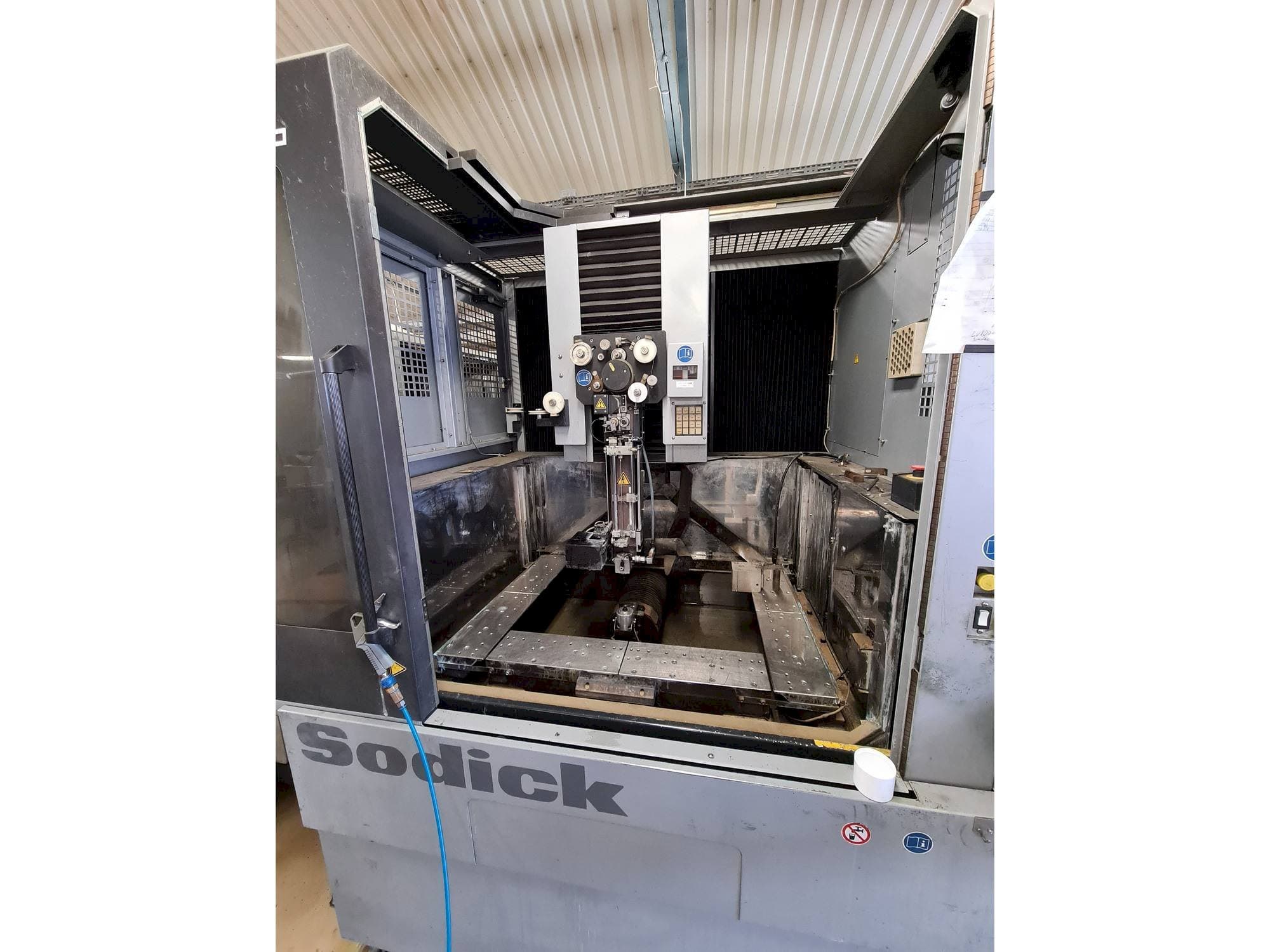 Mašīnas Sodick AQ750L  pretskats