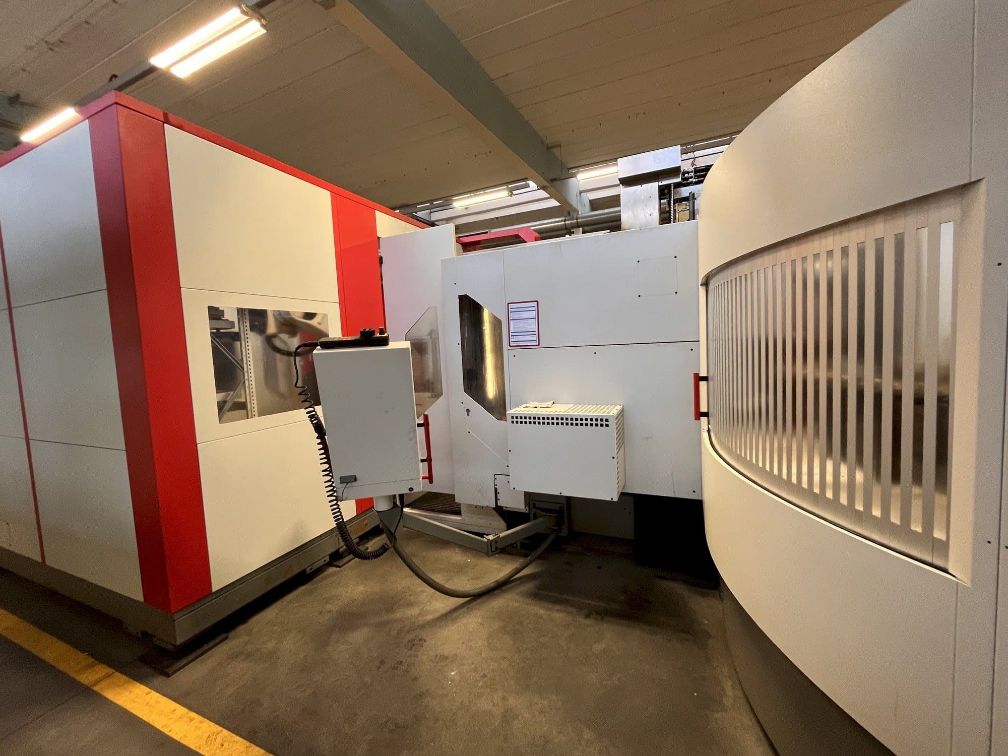 Mašīnas HERMLE C30 U skats  no kreisās puses