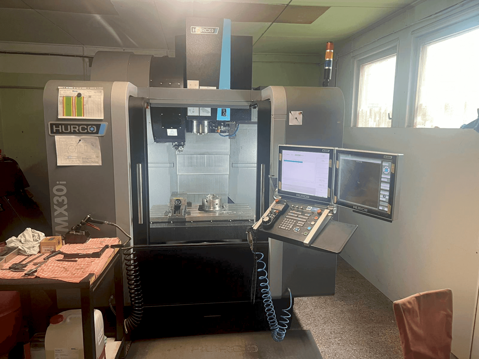 Mašīnas Hurco VMX30i  pretskats