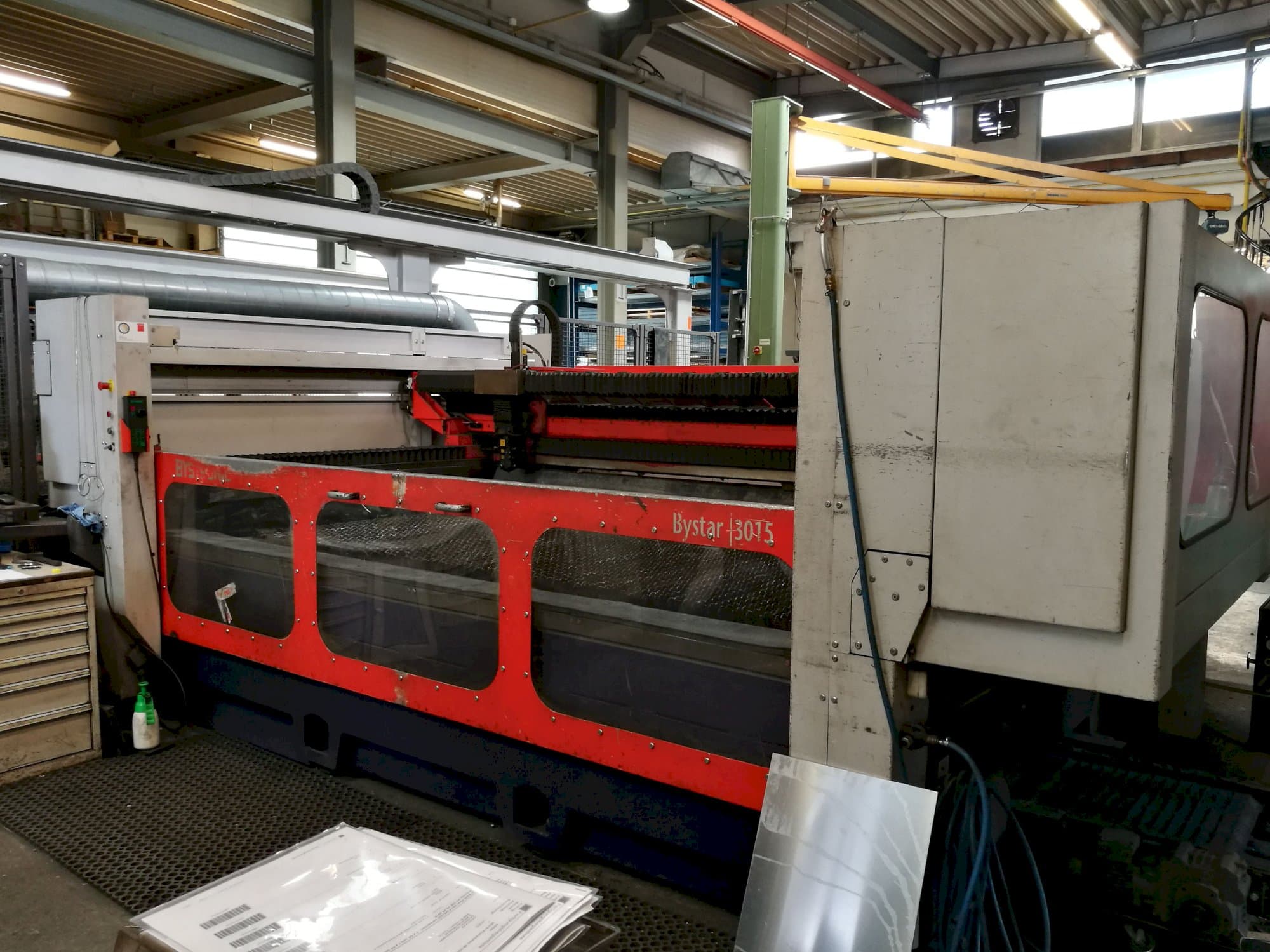 Mašīnas Bystronic Bystar 3015 skats  no labās puses