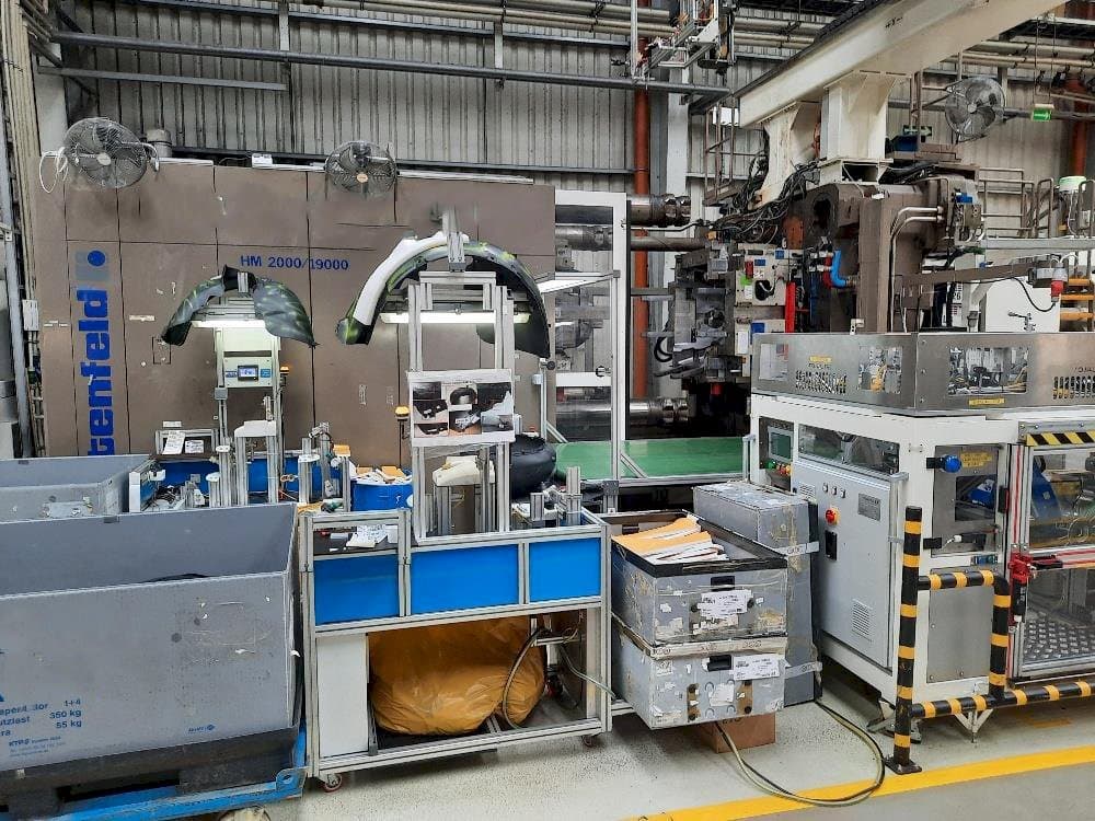 Mašīnas Battenfeld HM2000/19000  pretskats