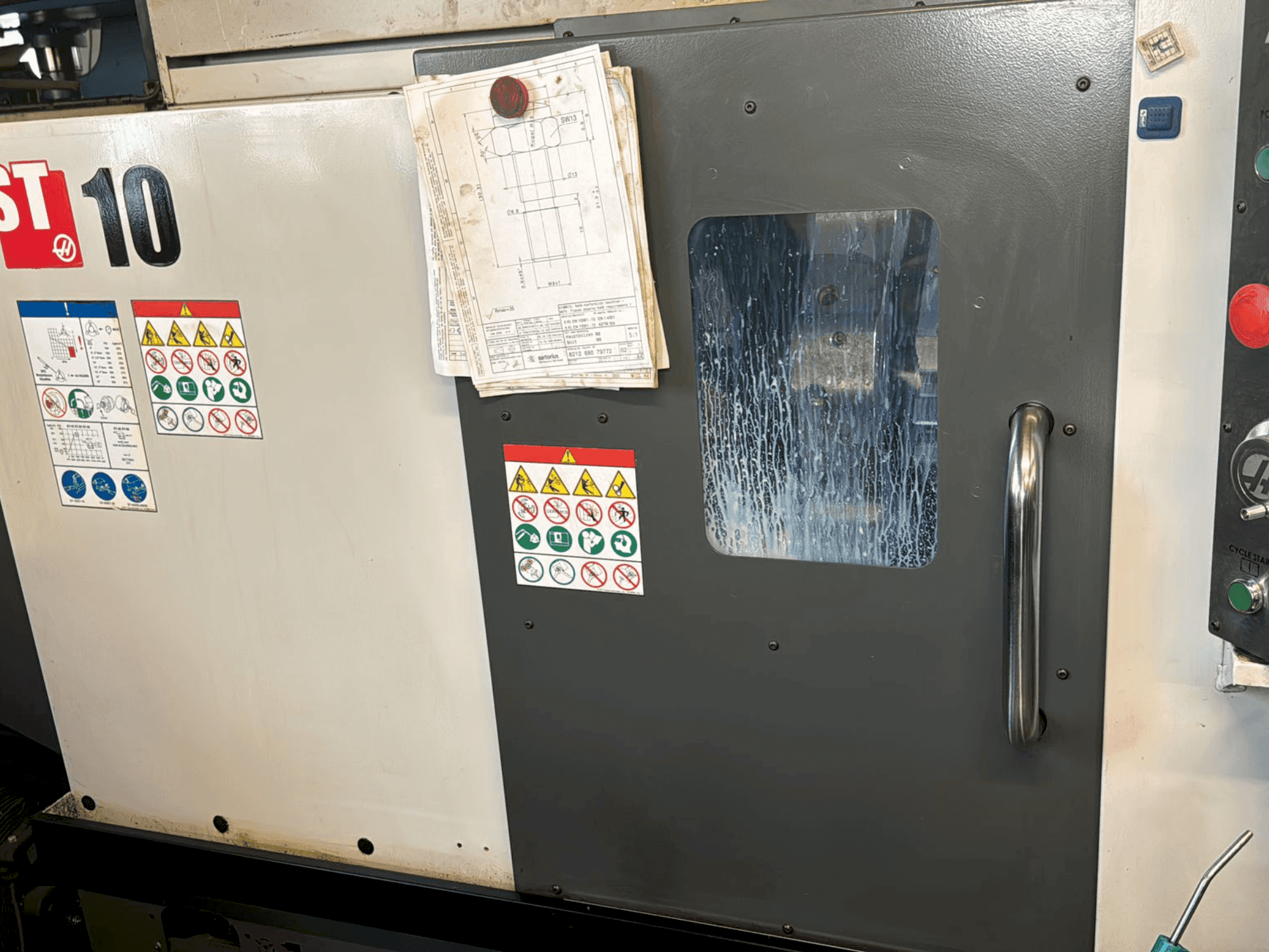 Mašīnas HAAS ST-10  pretskats