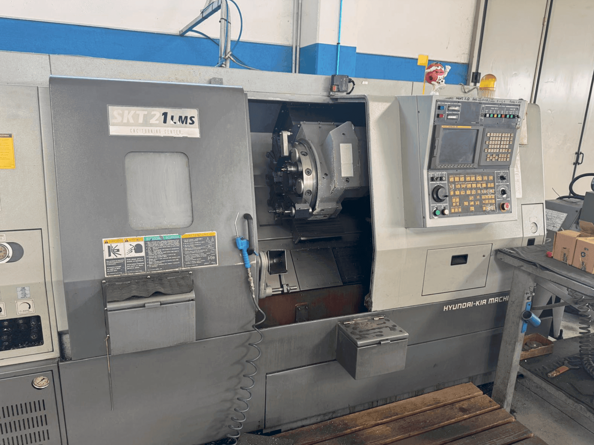 Mašīnas HYUNDAI KIA SKT 21 LMS  pretskats