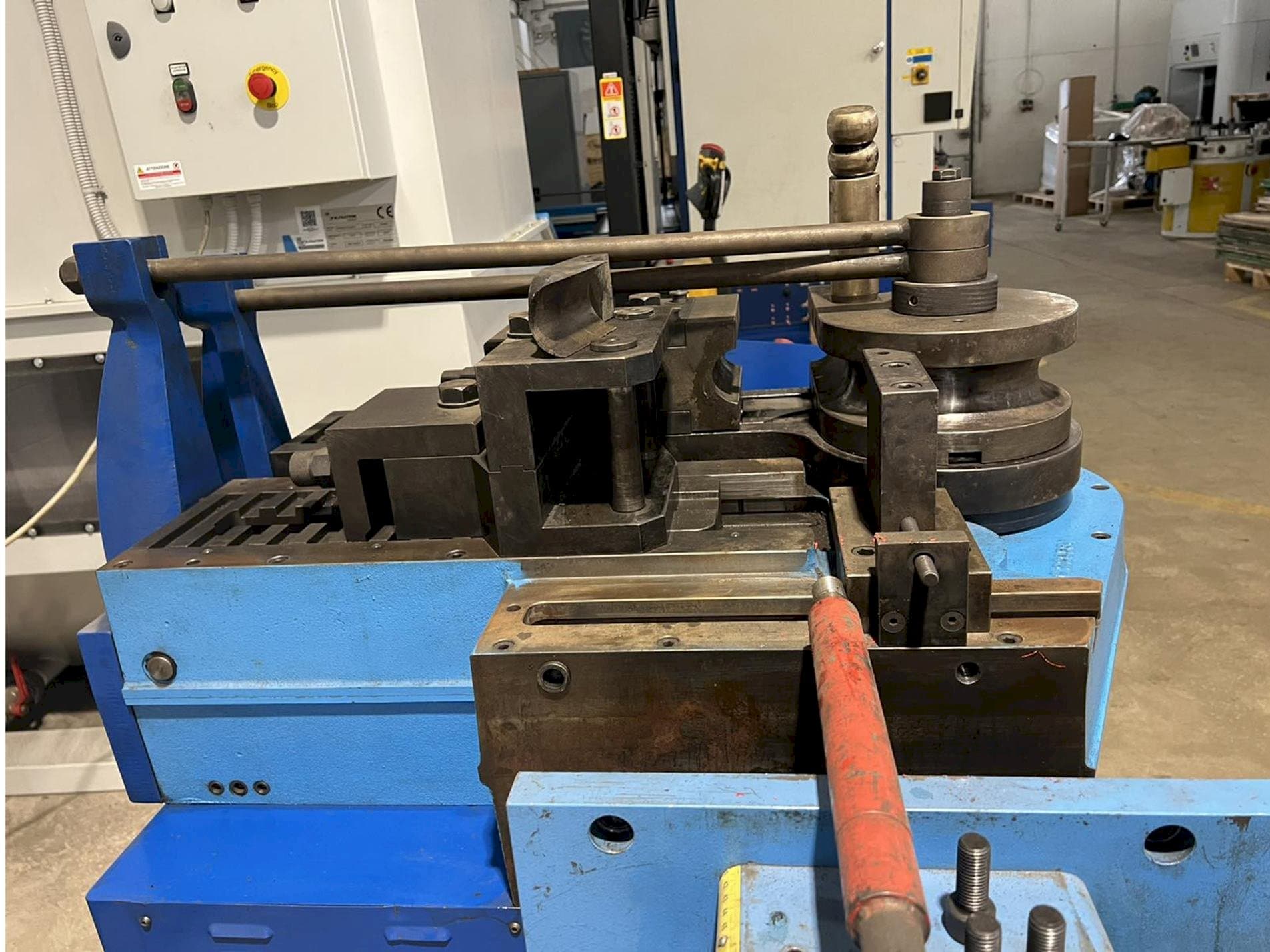 Mašīnas CBC Uni 90 kreisās malas  skats