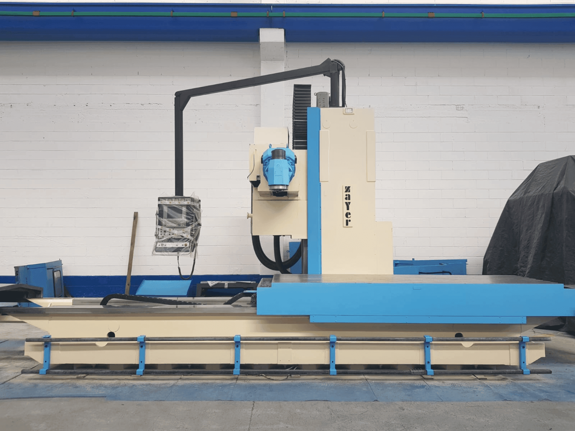 Mašīnas Zayer 30KF 3000  pretskats