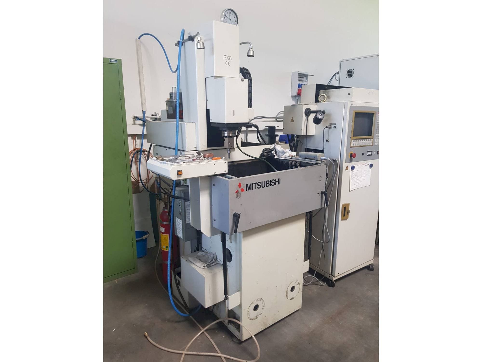 Mašīnas Mitsubishi EX 8  pretskats