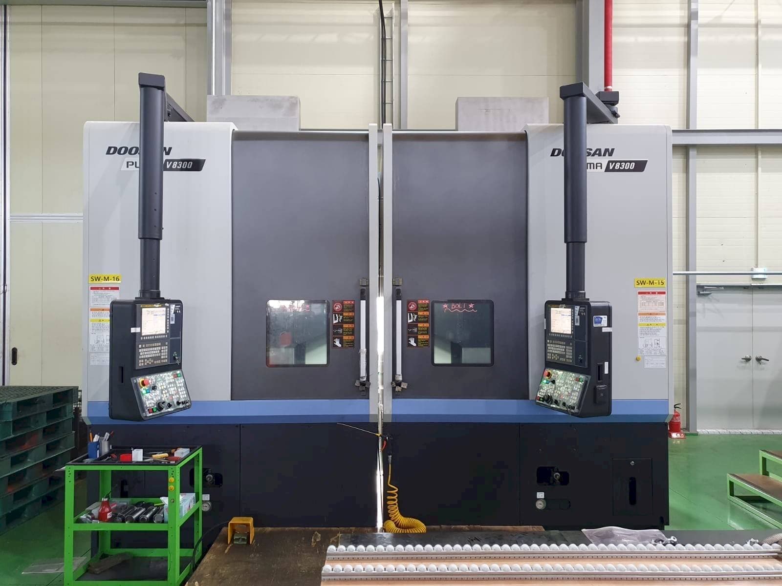 Mašīnas Doosan V8300R  pretskats