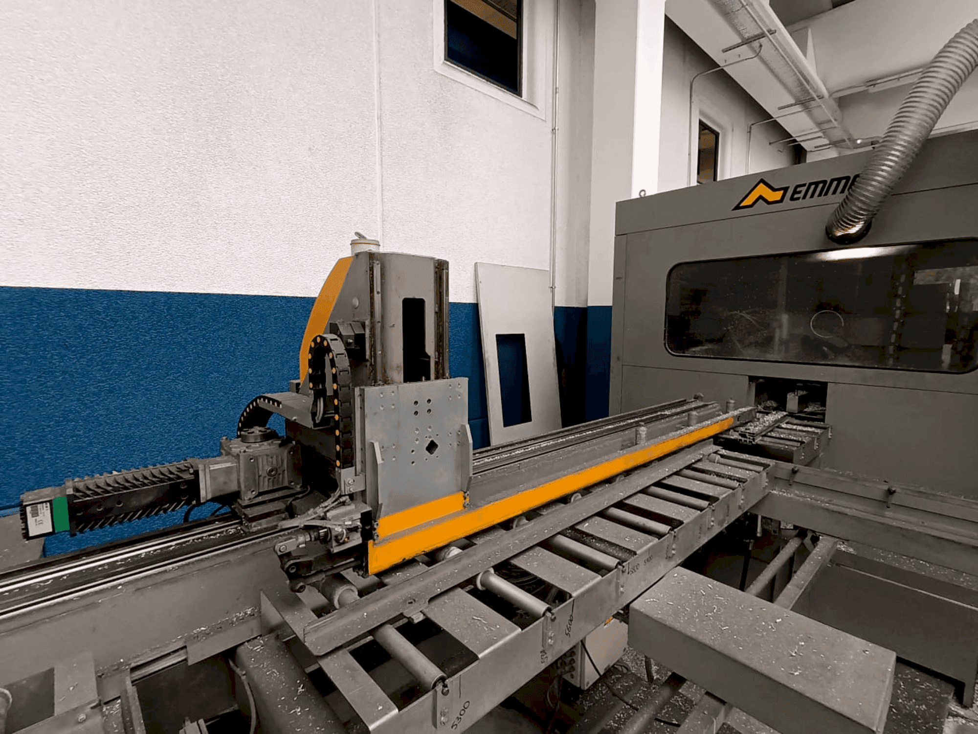 Mašīnas Emmegi Quadra  pretskats