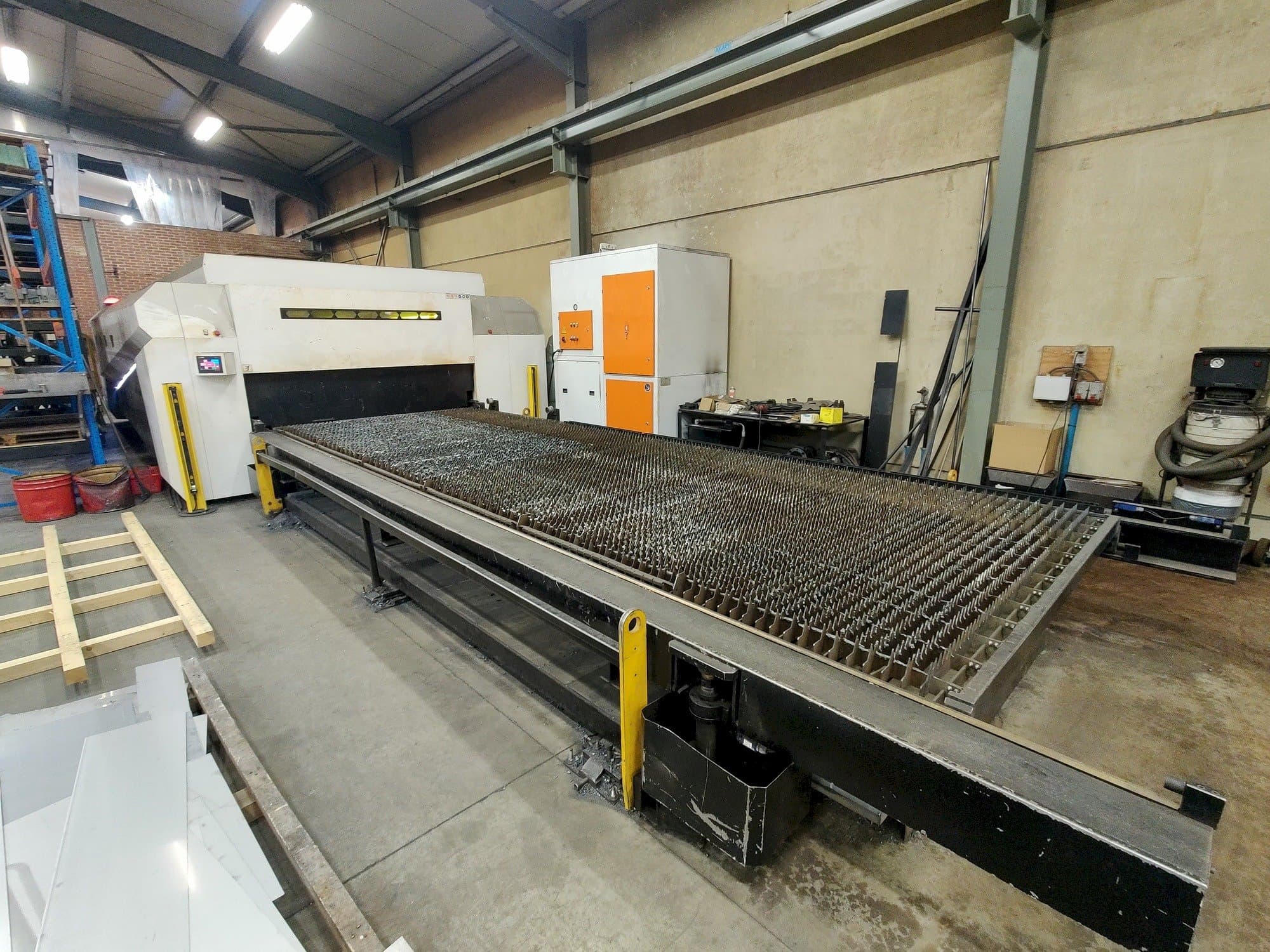 Mašīnas ERMAKSAN Fibermak Momentum Gen2  pretskats