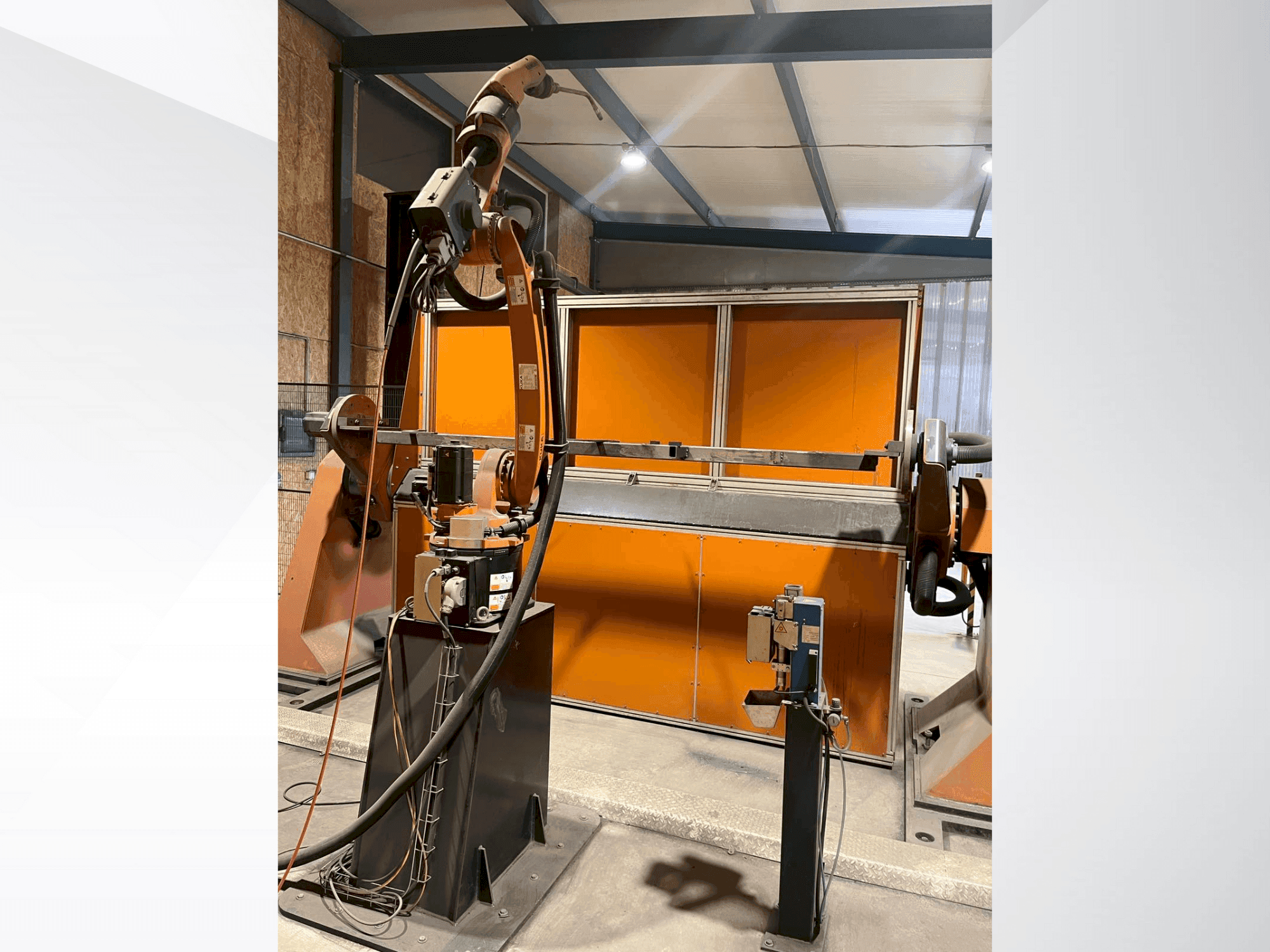 Mašīnas KUKA KR8 R2100-2 arc HW  pretskats