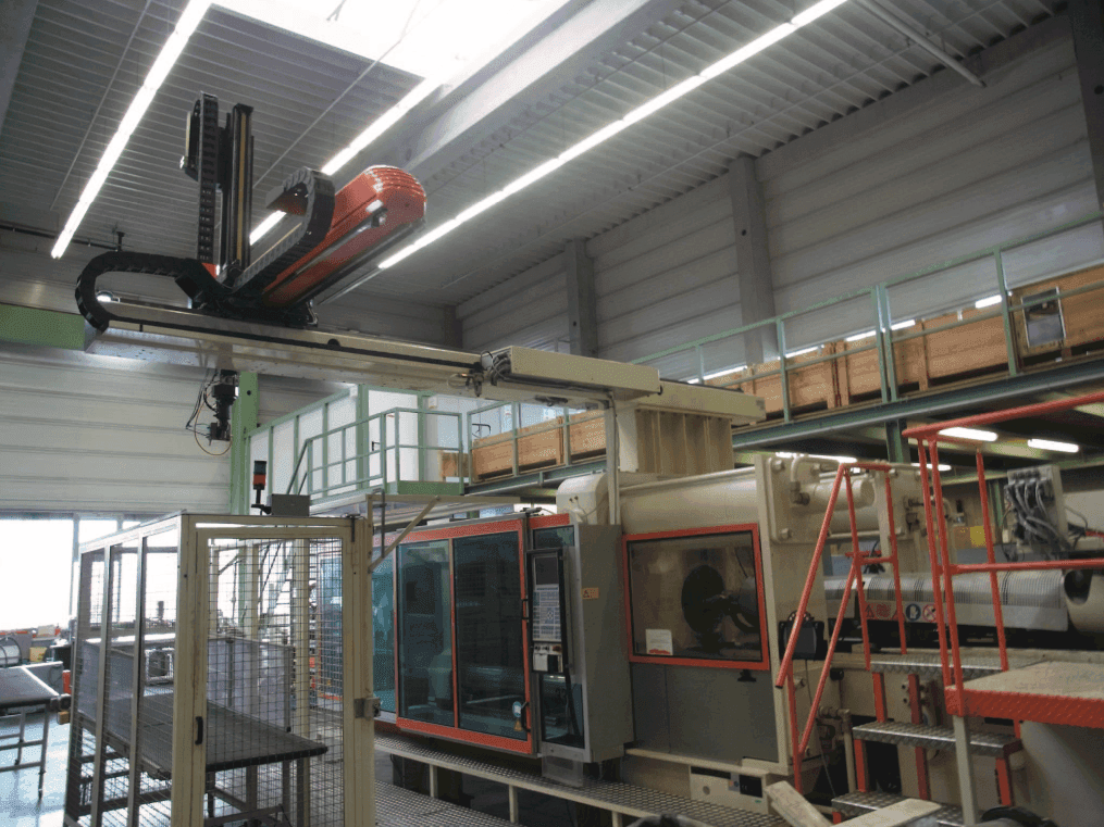 Mašīnas Krauss Maffei 650-6100 CM  pretskats