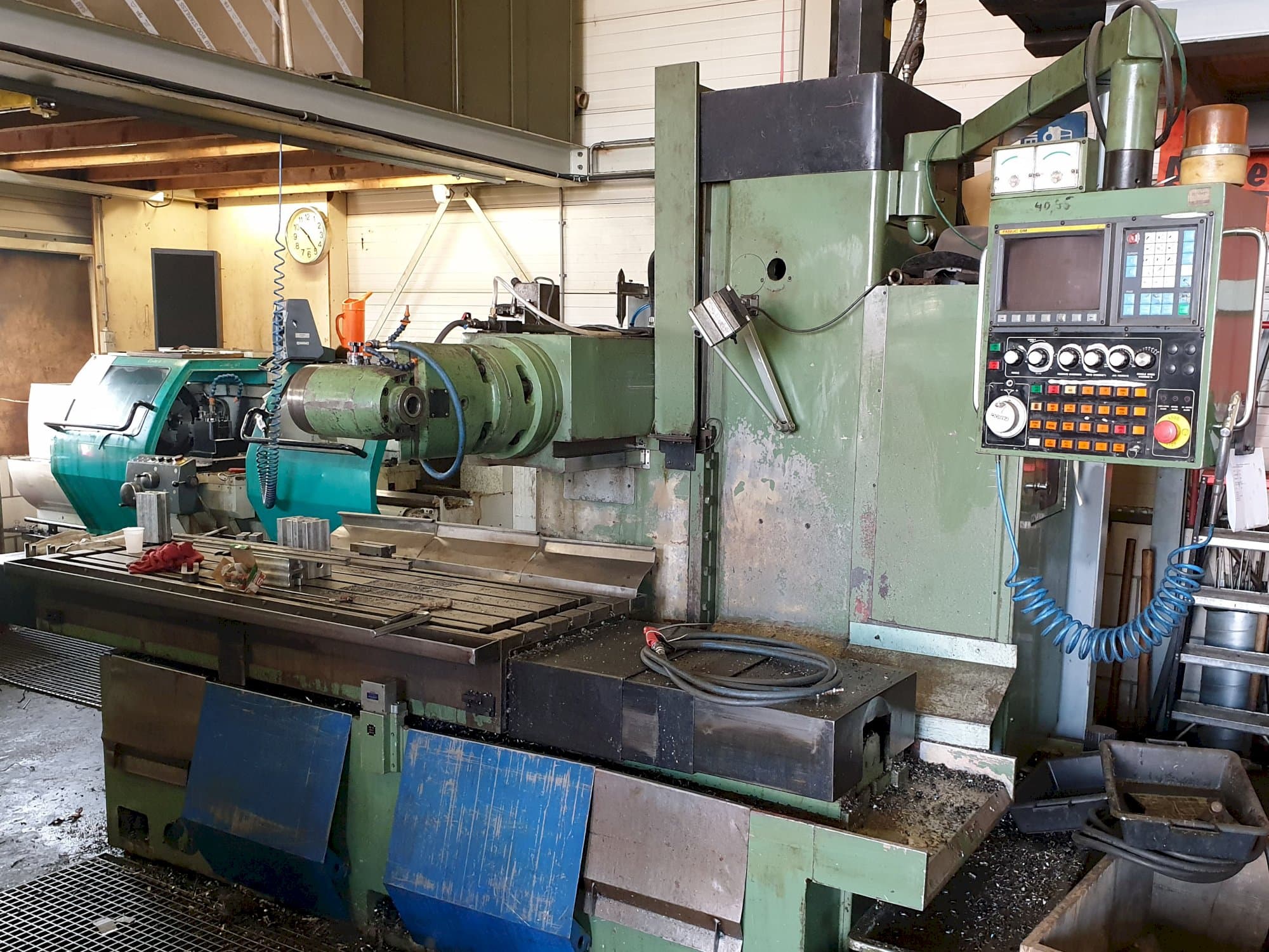 Mašīnas YCM X 1800  pretskats