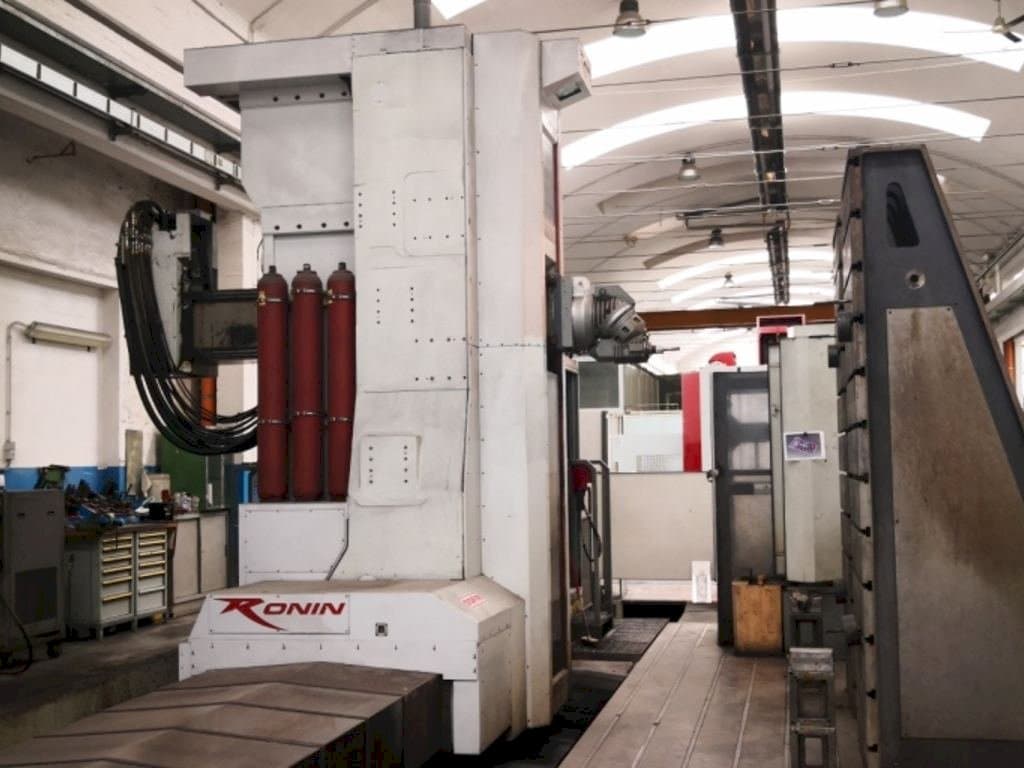 Mašīnas FPT Ronin  pretskats