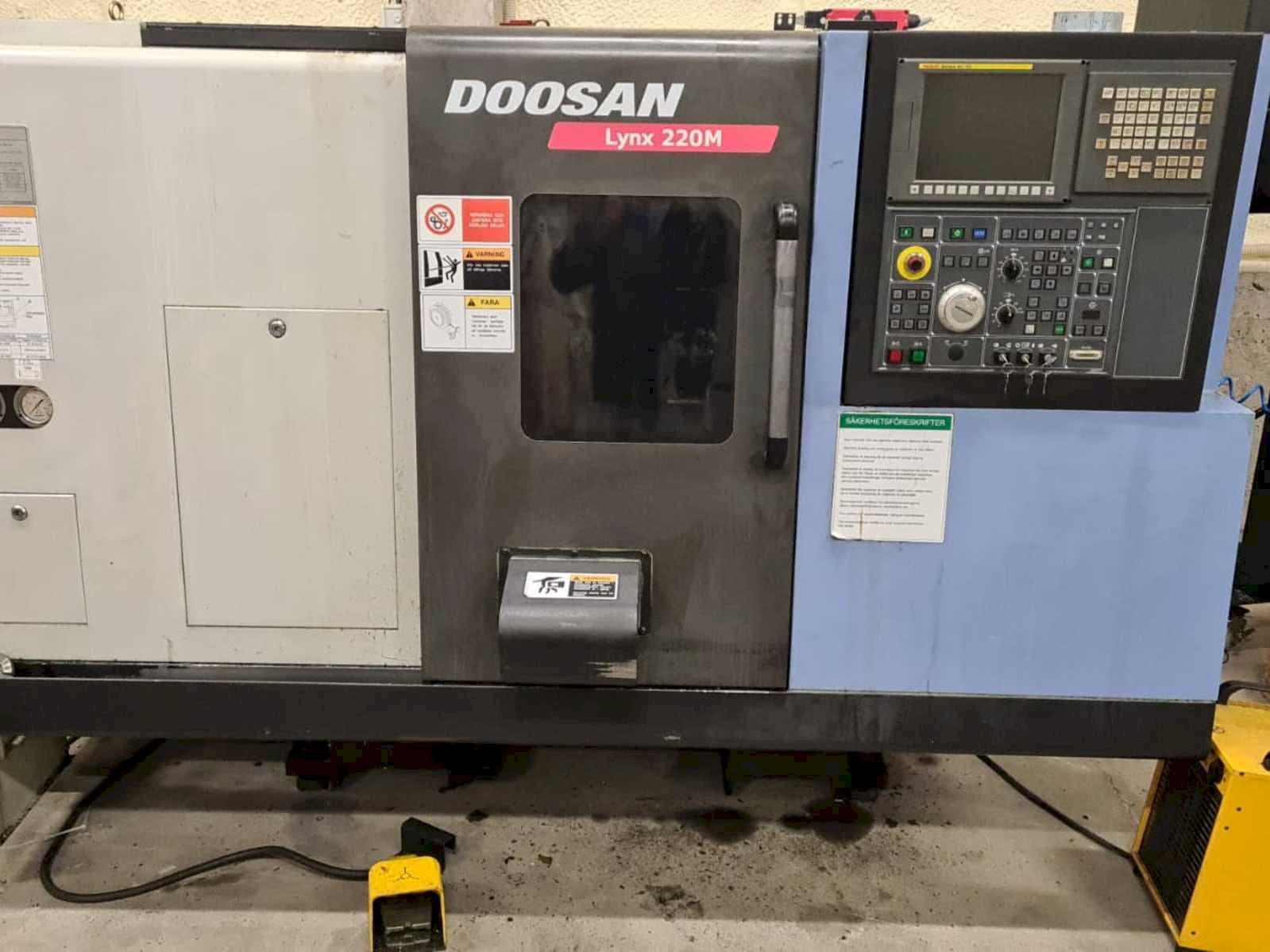 Mašīnas Doosan Lynx 220MA + bar feeder LNS Express  pretskats