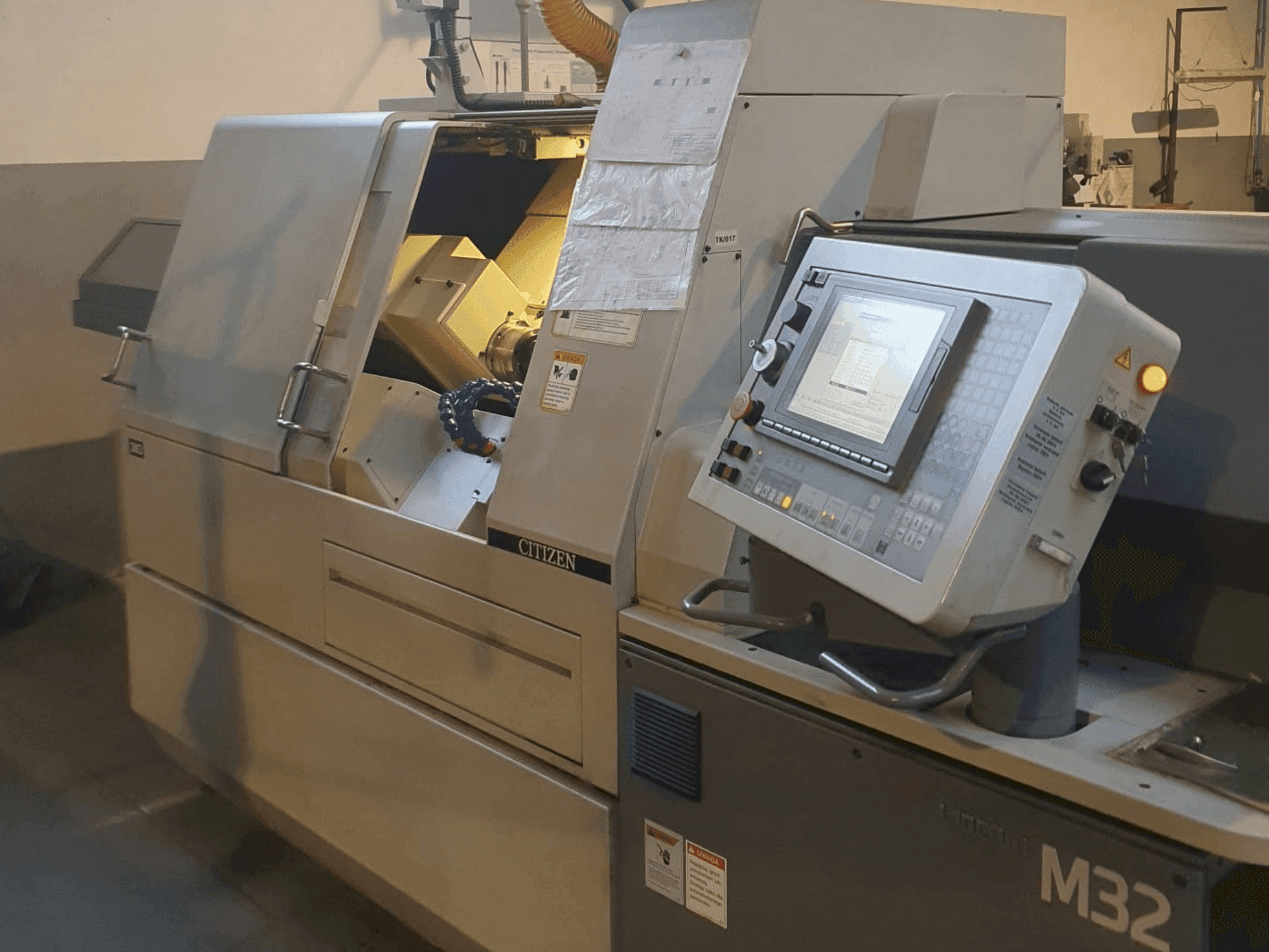 Mašīnas Citizen M32  pretskats