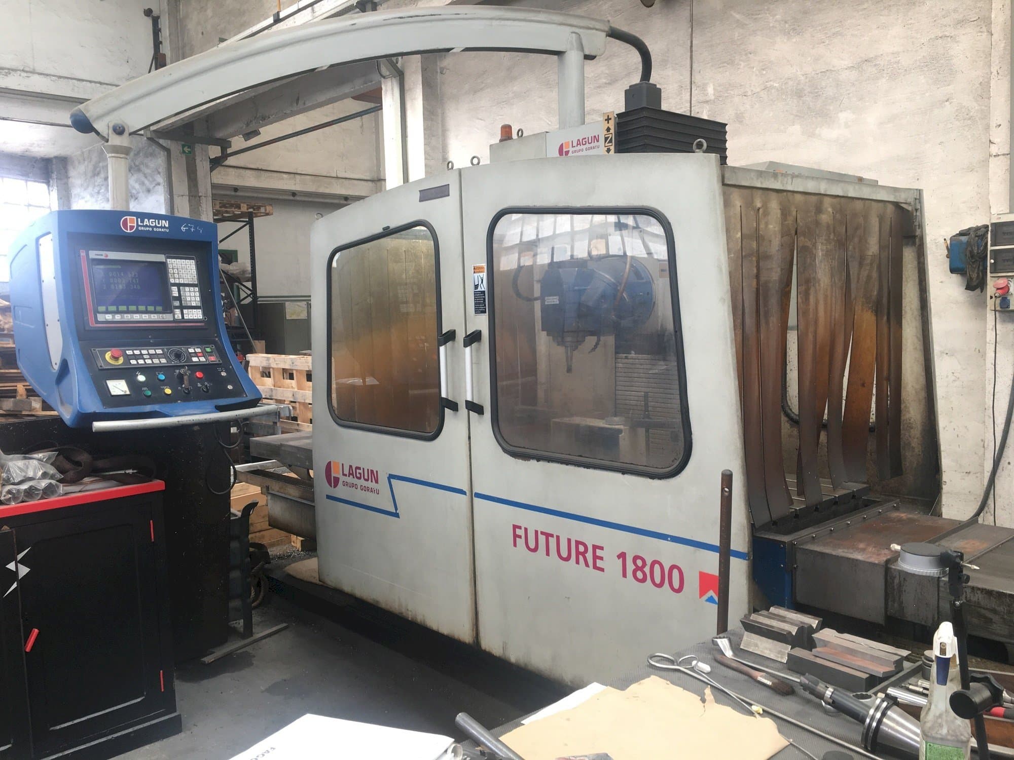 Mašīnas LAGUN Future 1800  pretskats