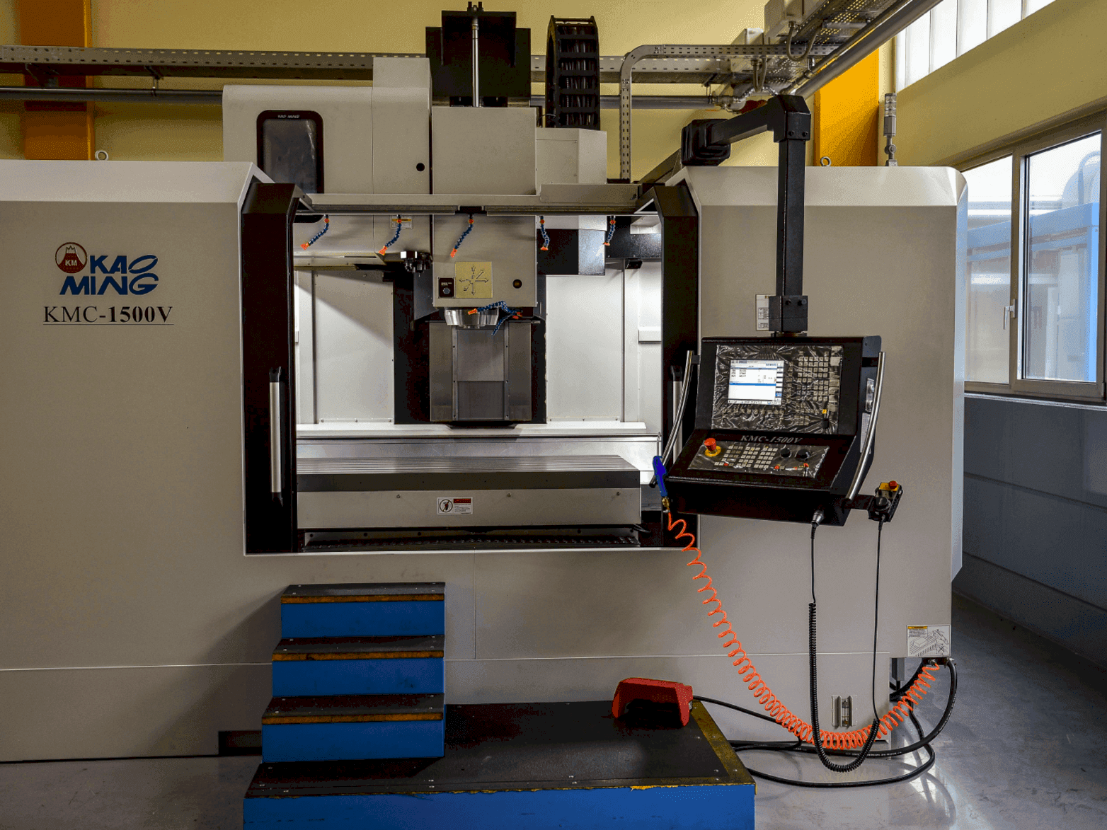 Mašīnas KAOMING KMC 1500 V  pretskats