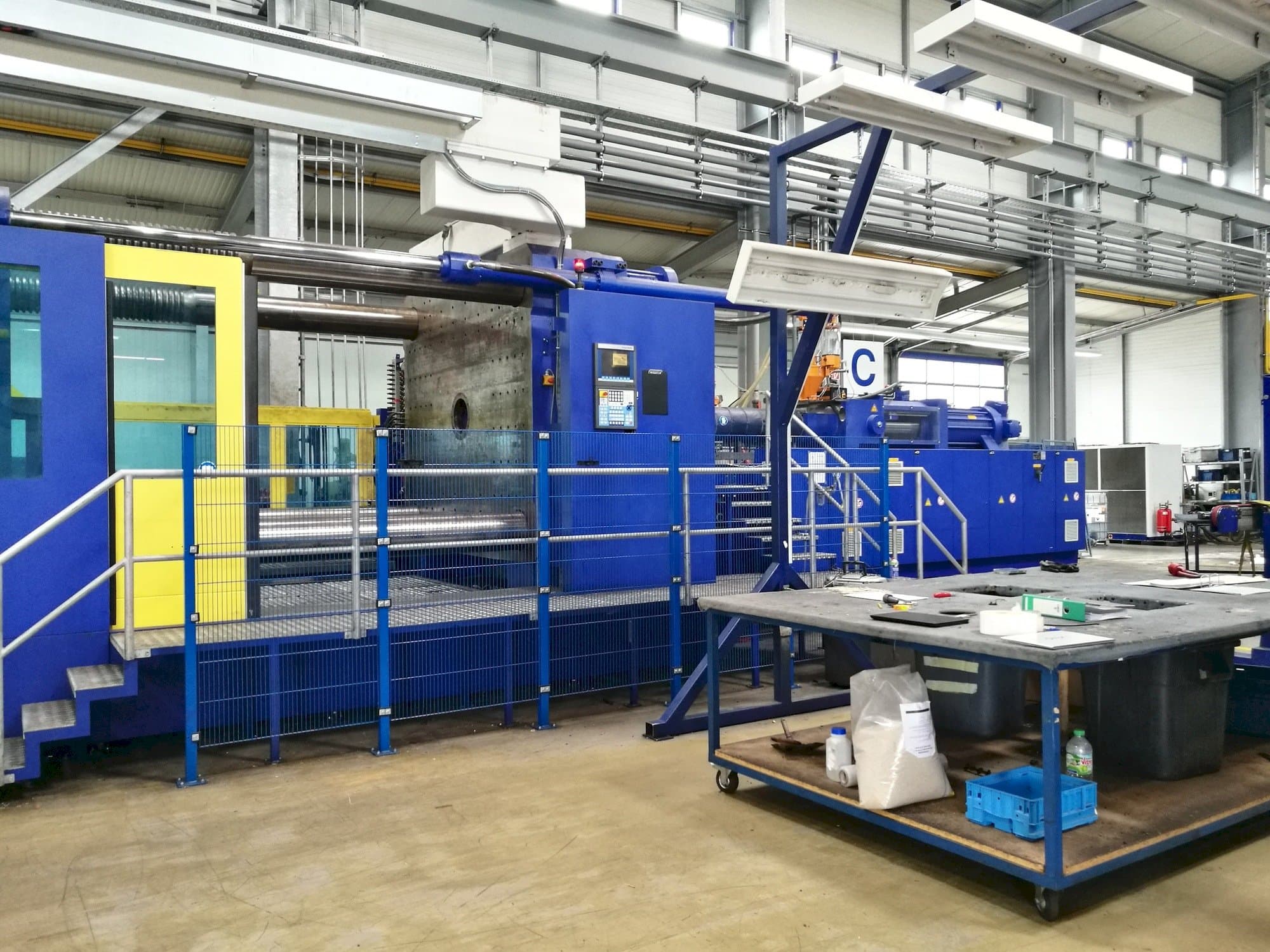 Mašīnas Krauss Maffei 2300-12000 MX  pretskats