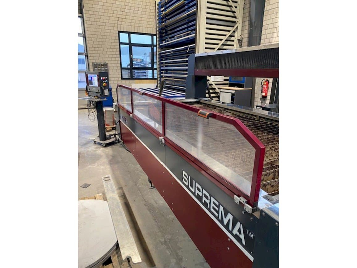 Mašīnas Waterjet Italy Suprem  pretskats