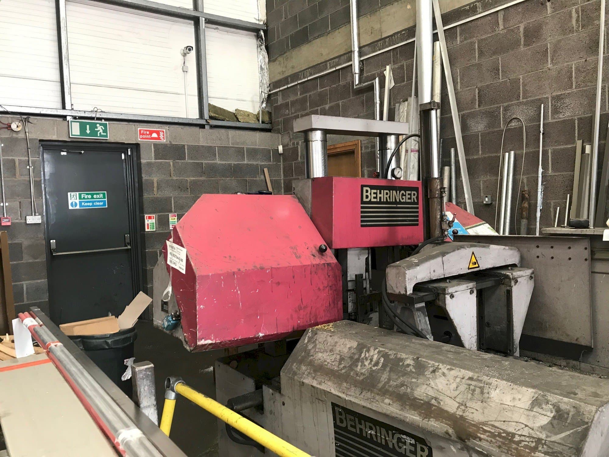 Mašīnas Behringer HBP303A  pretskats