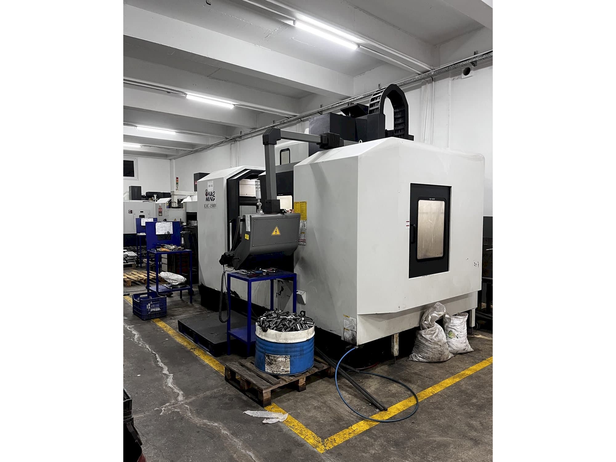 Mašīnas KAOMING KMC 1500V  pretskats