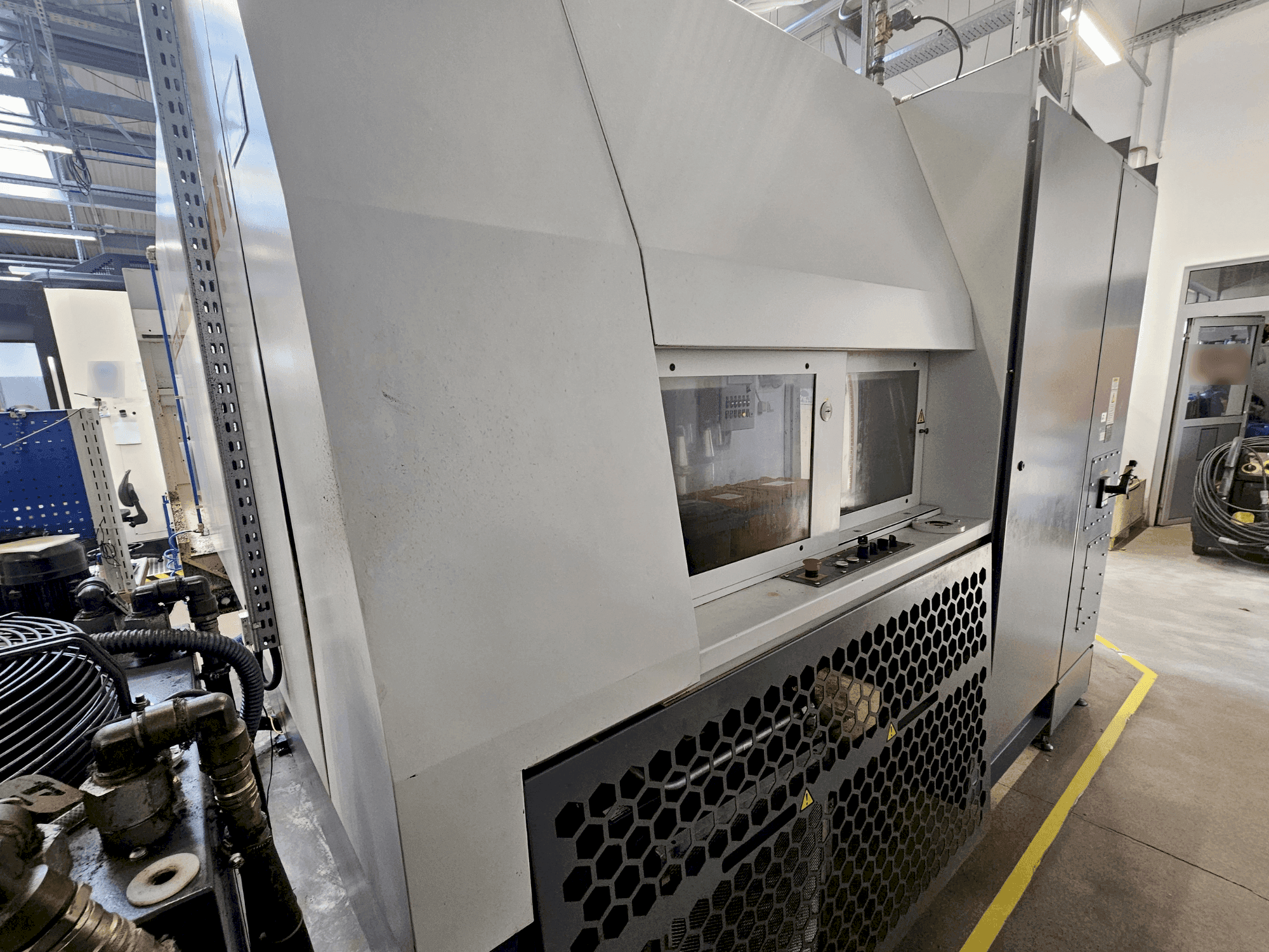 Mašīnas KOVOSVIT MAS MCU 630V-5X  sānskats