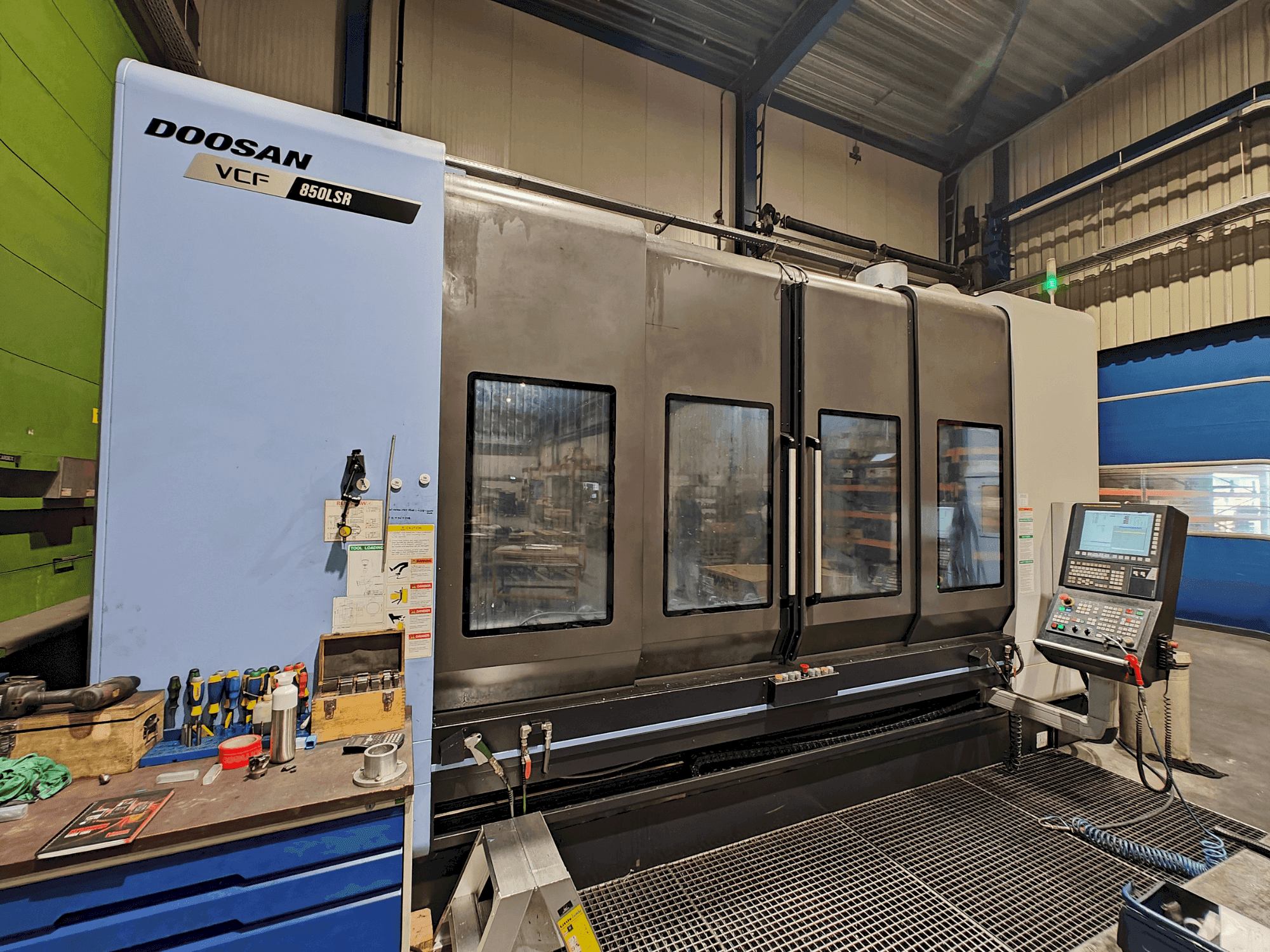 Mašīnas DOOSAN VCF 850 LSR  pretskats