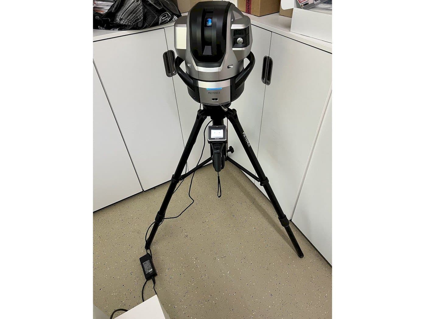 Mašīnas KEYENCE WM-C3000  pretskats