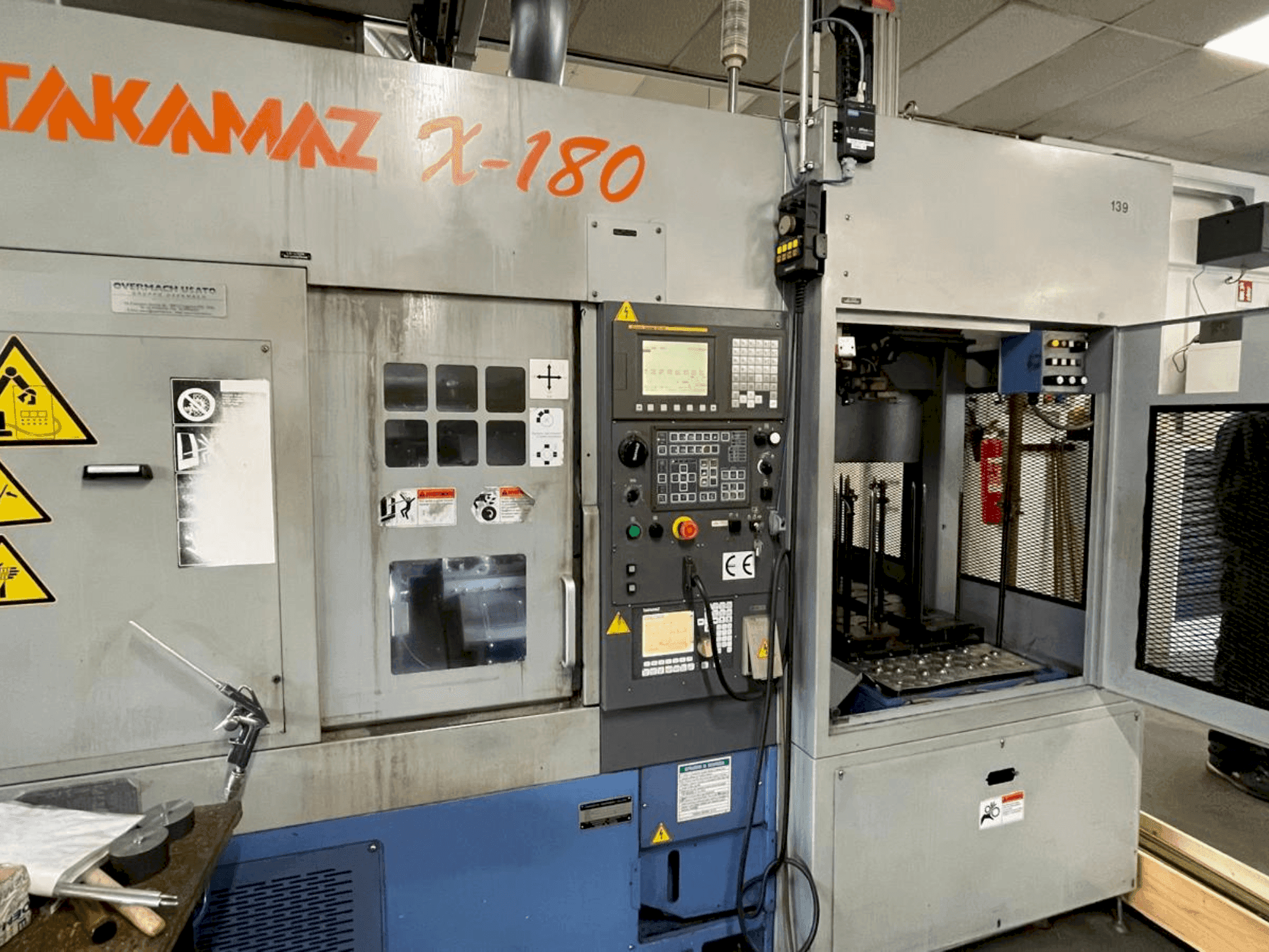 Mašīnas Takamaz X-180  pretskats