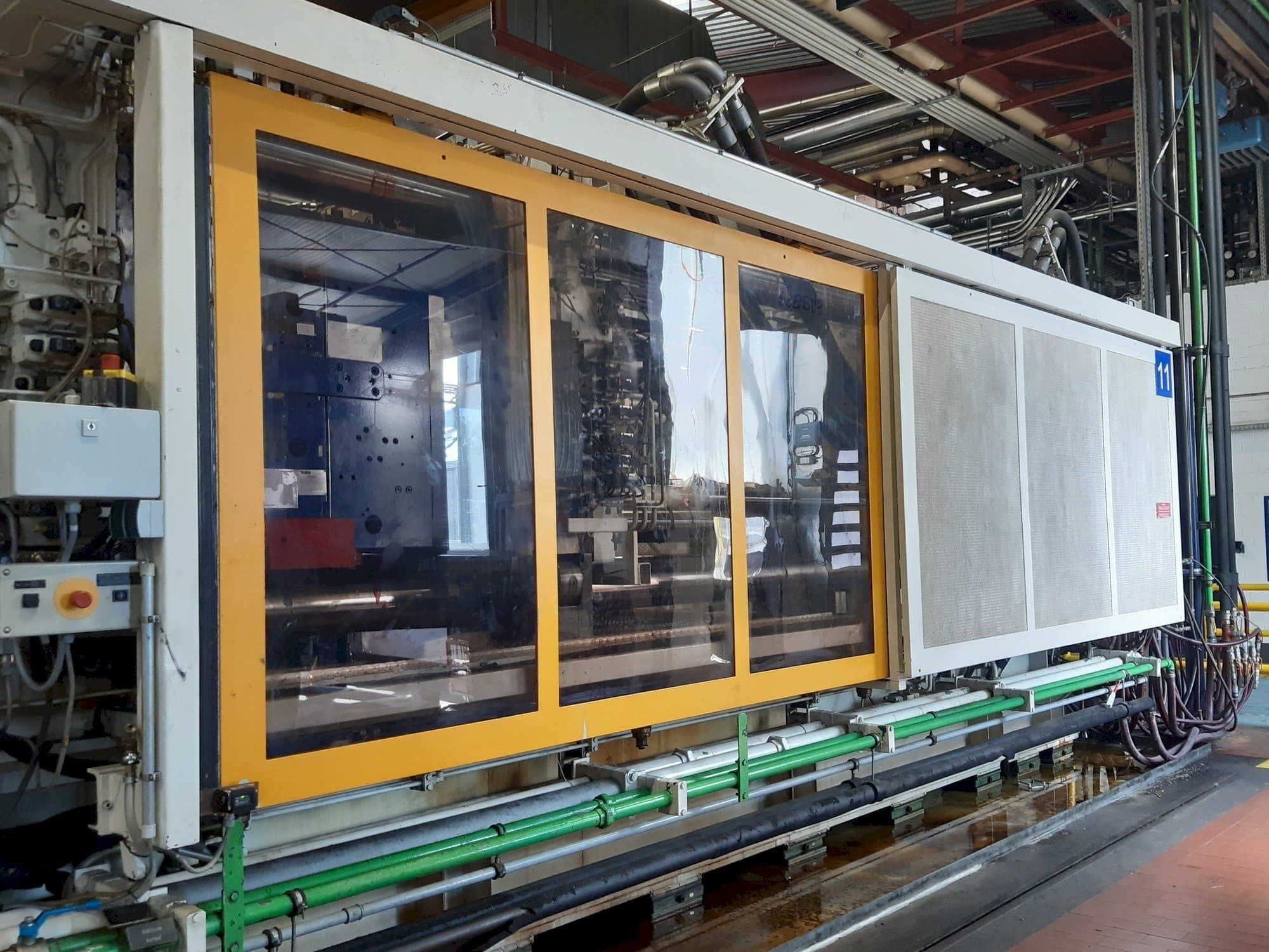 Mašīnas Krauss Maffei 1300-8000 M  pretskats