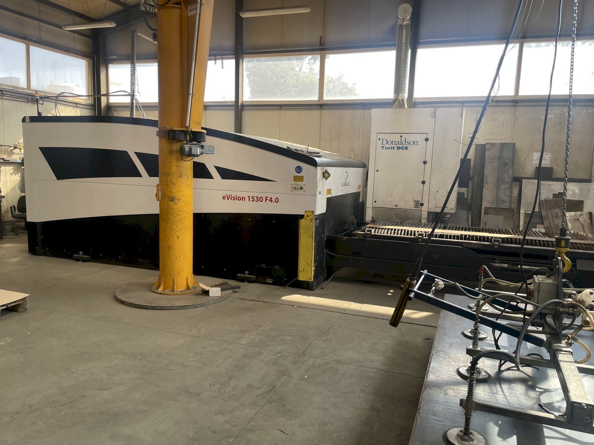 Mašīnas EAGLE eVision 1530 F4.0  pretskats