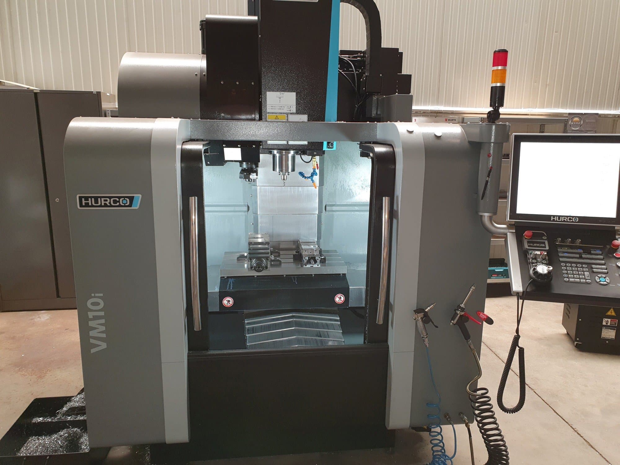 Mašīnas Hurco VM10i  pretskats