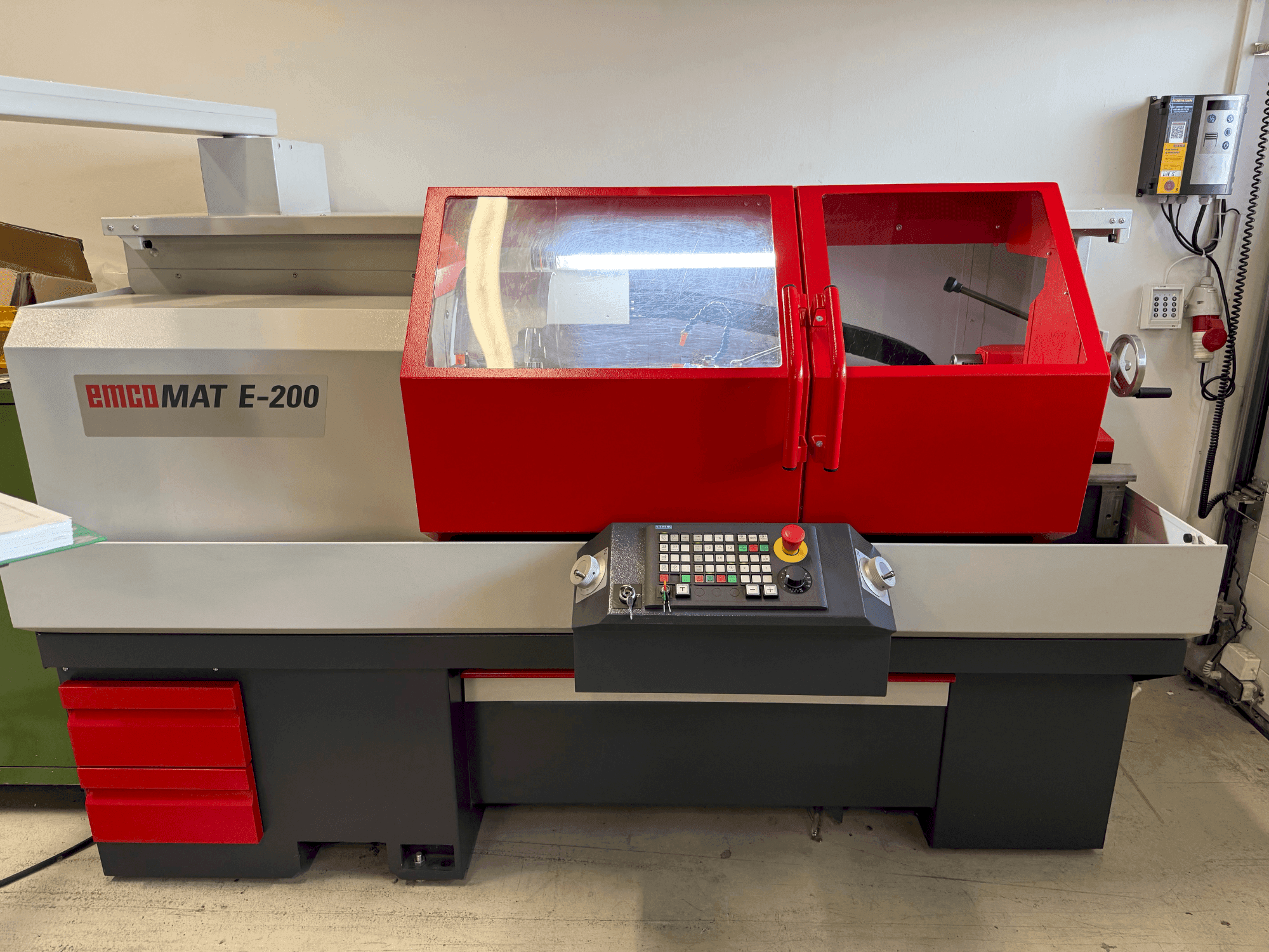 Mašīnas EMCO Emcomat E-200  pretskats