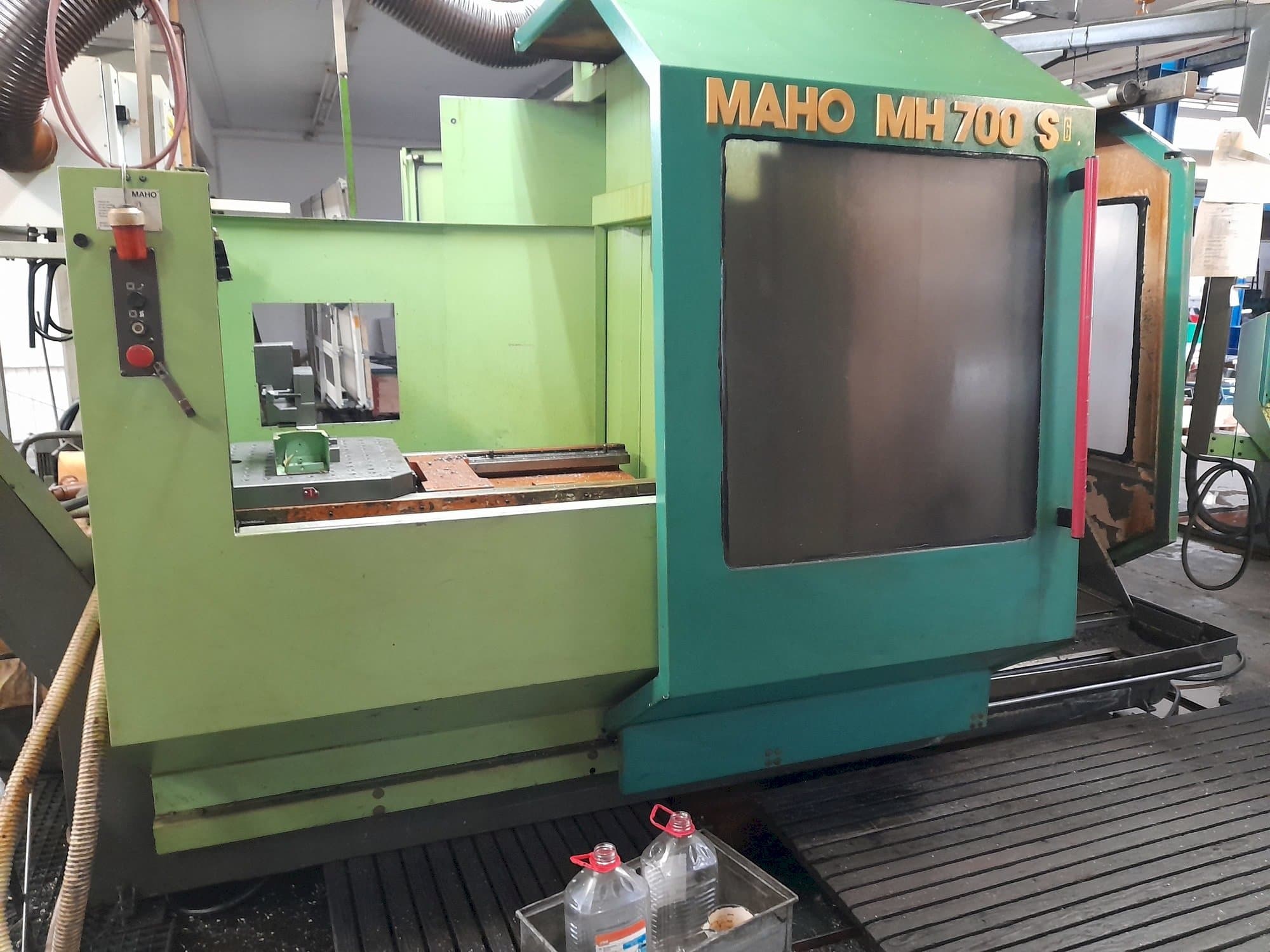 Mašīnas MAHO MH 700 S kreisās malas  skats